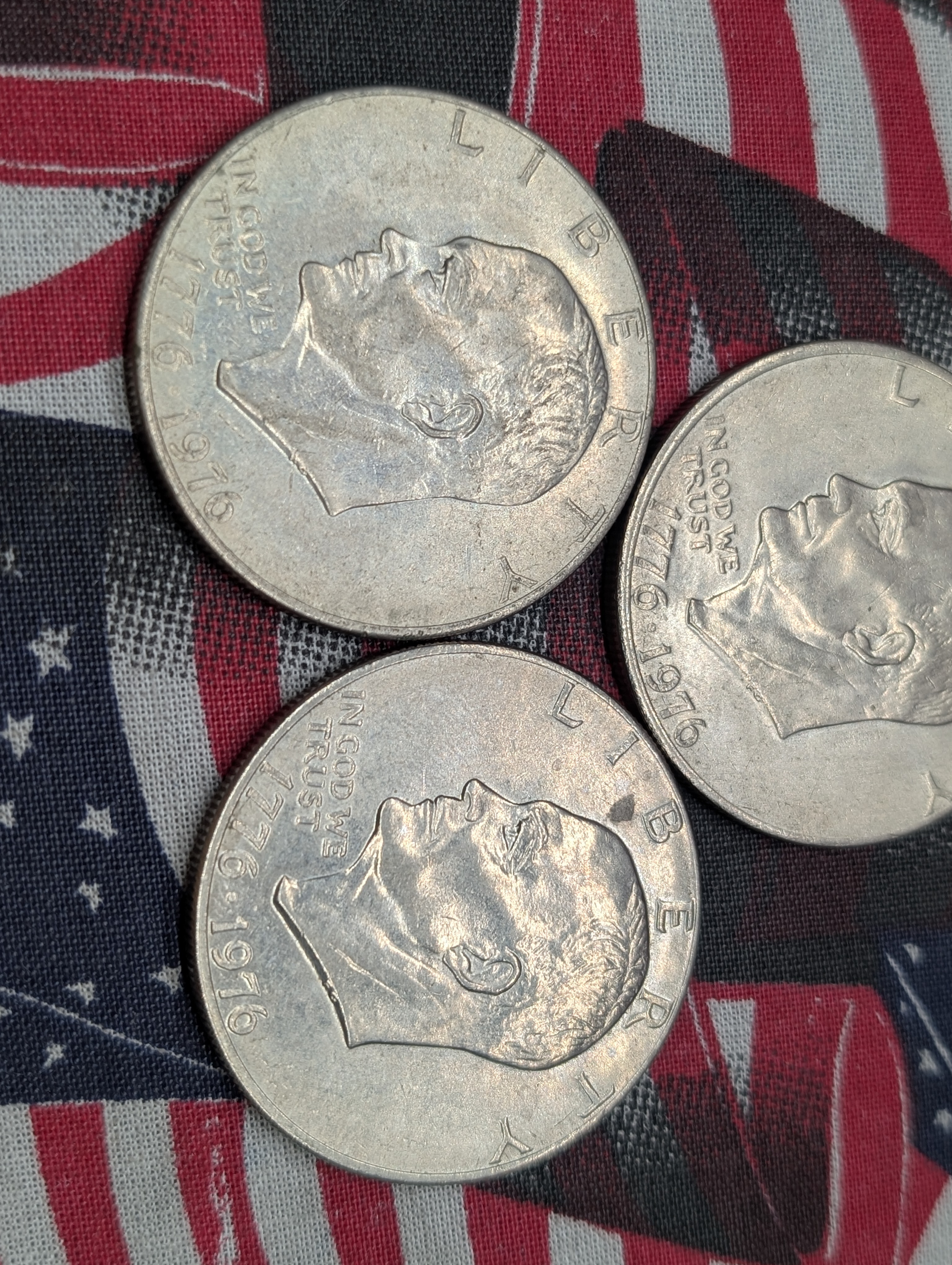 (5) 1976 Bicentennial Eisenhower Dollars