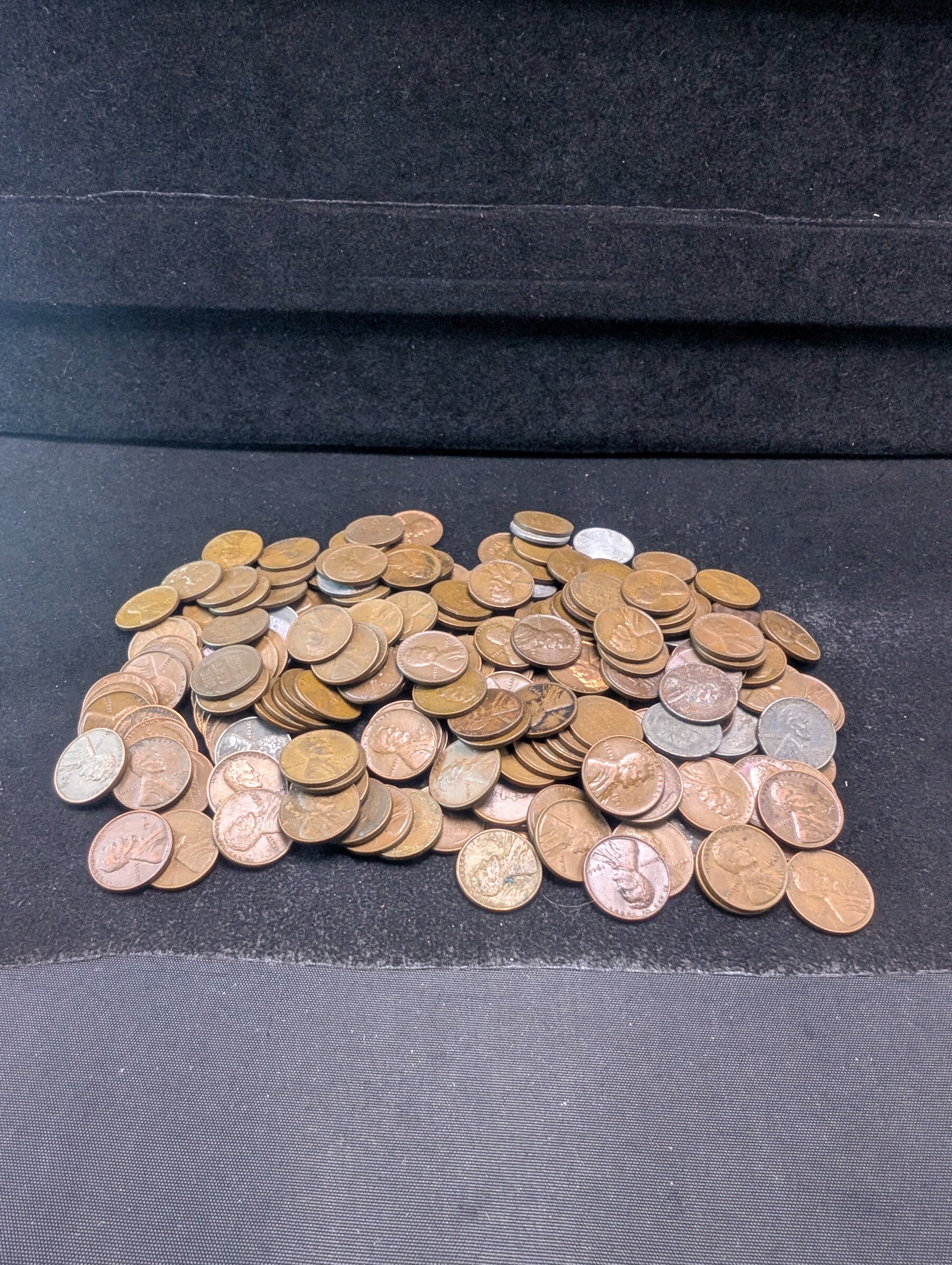 (215) Assorted Lincoln Wheat Cents