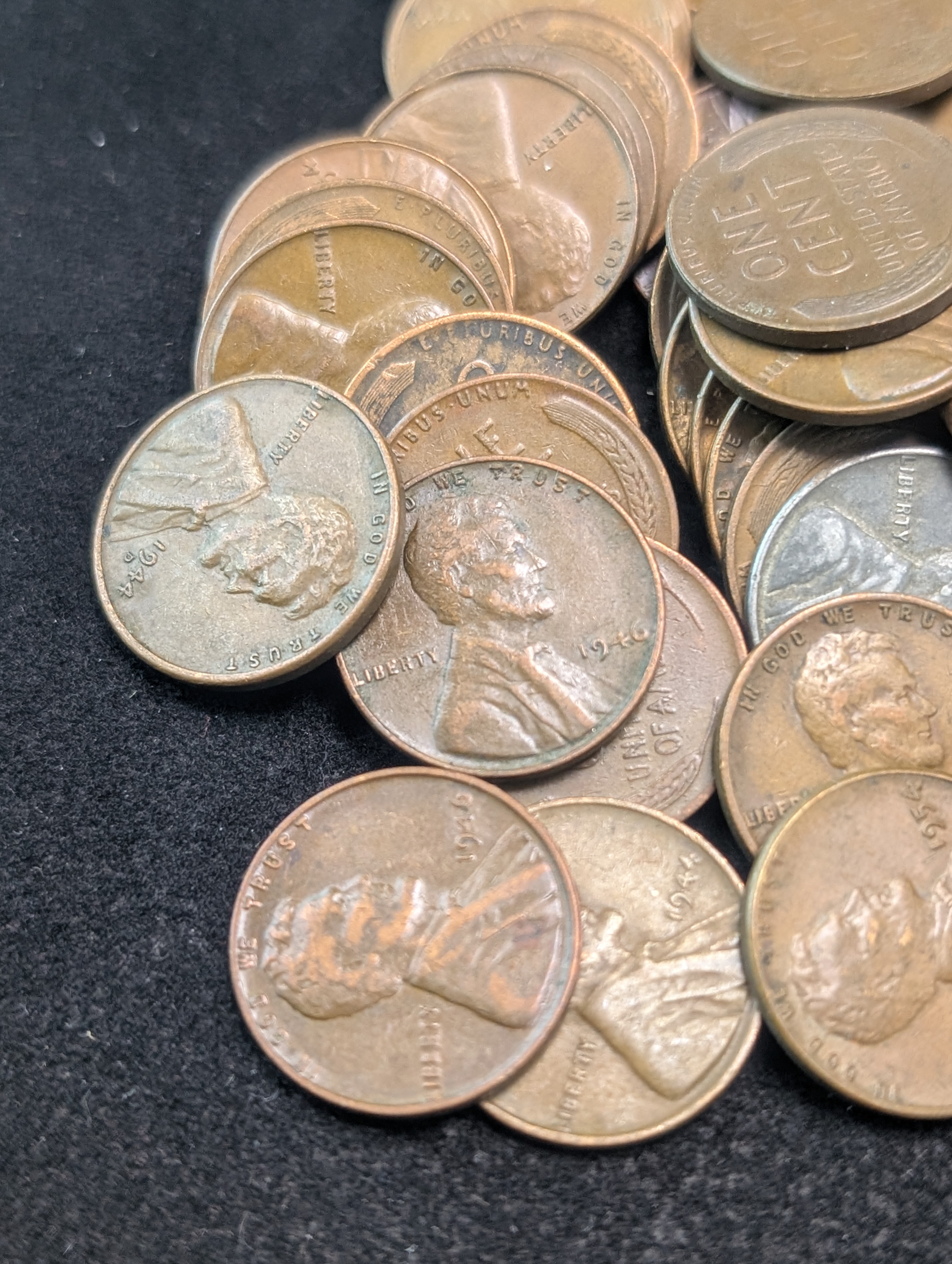 (215) Assorted Lincoln Wheat Cents