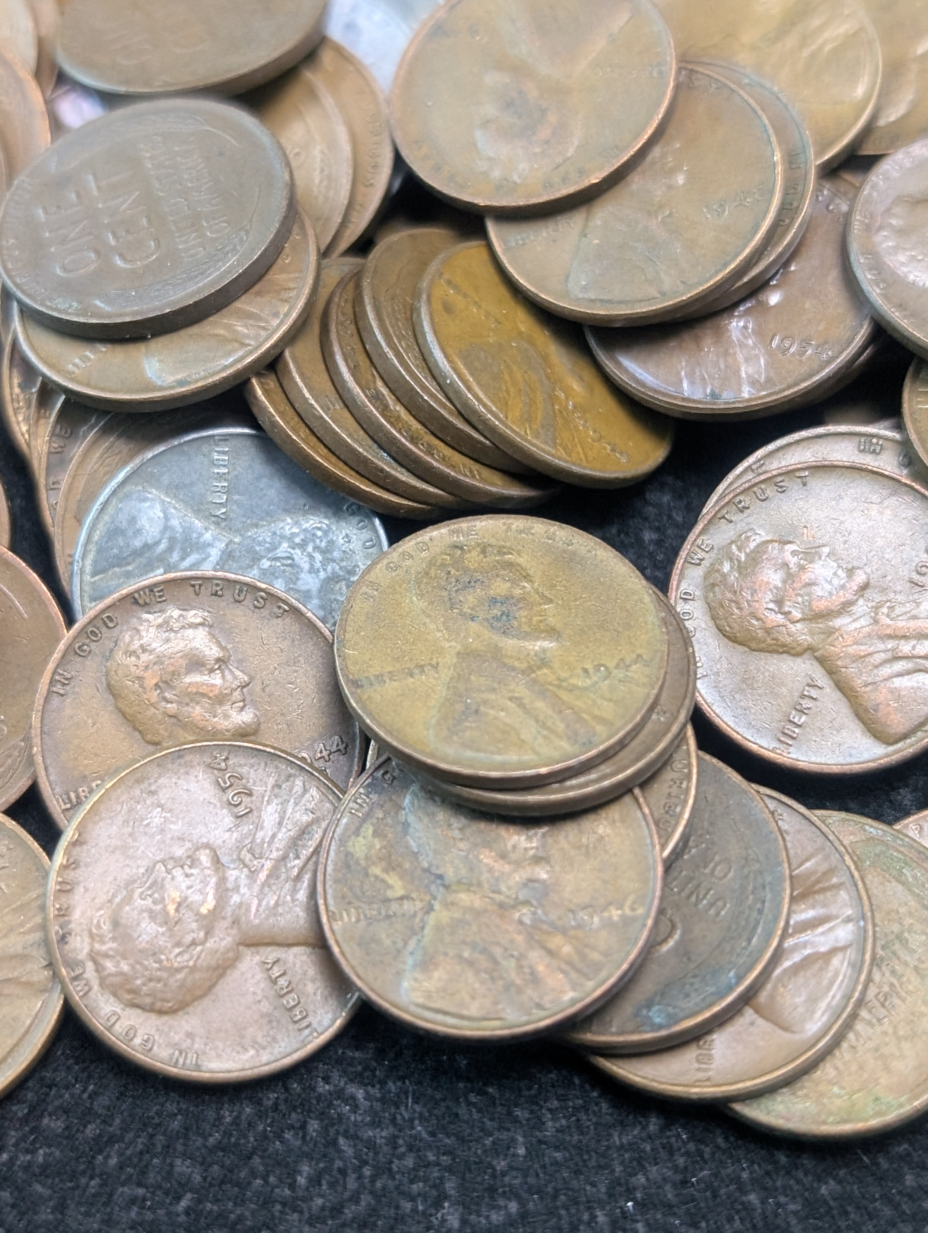 (215) Assorted Lincoln Wheat Cents