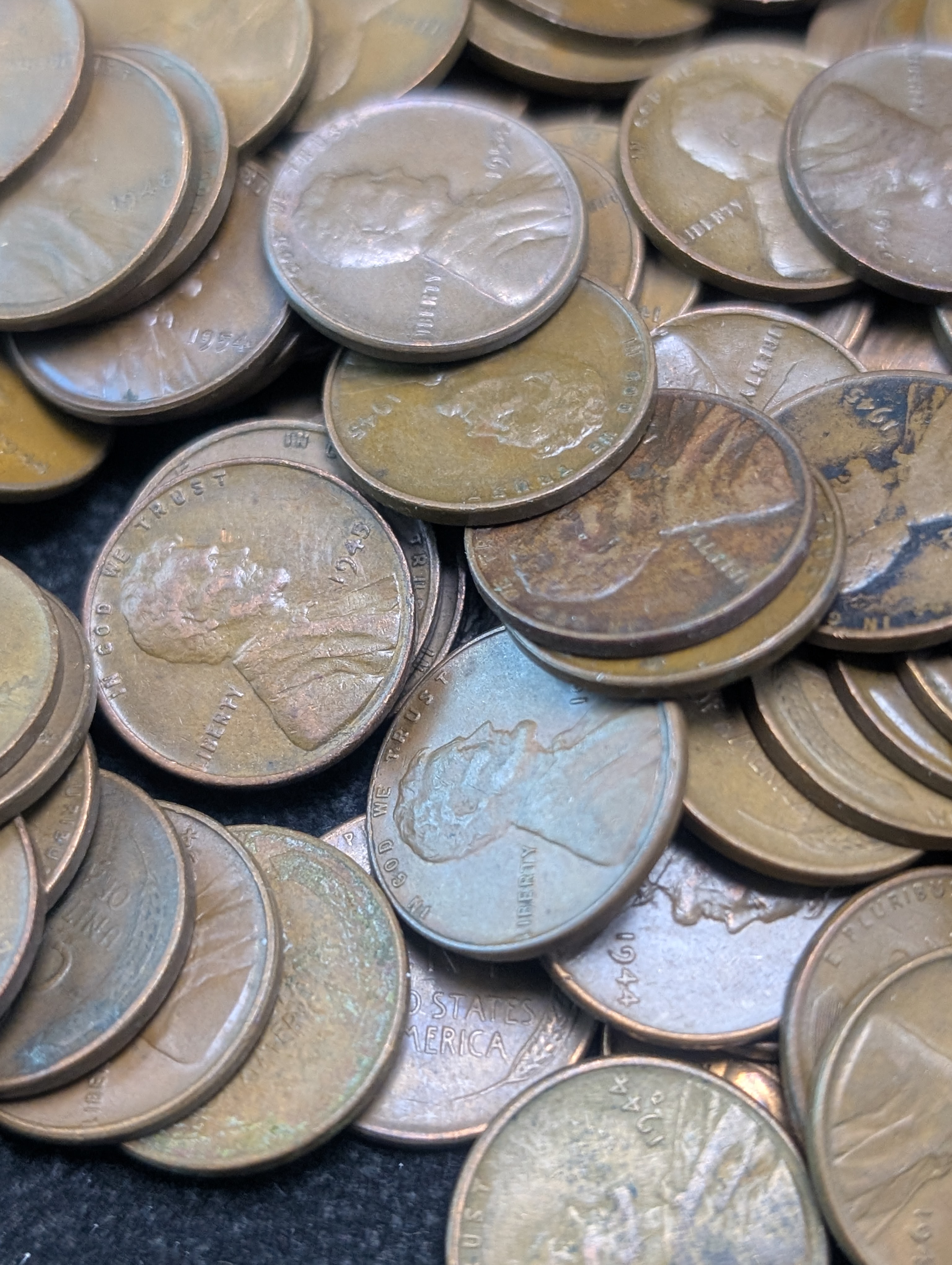 (215) Assorted Lincoln Wheat Cents