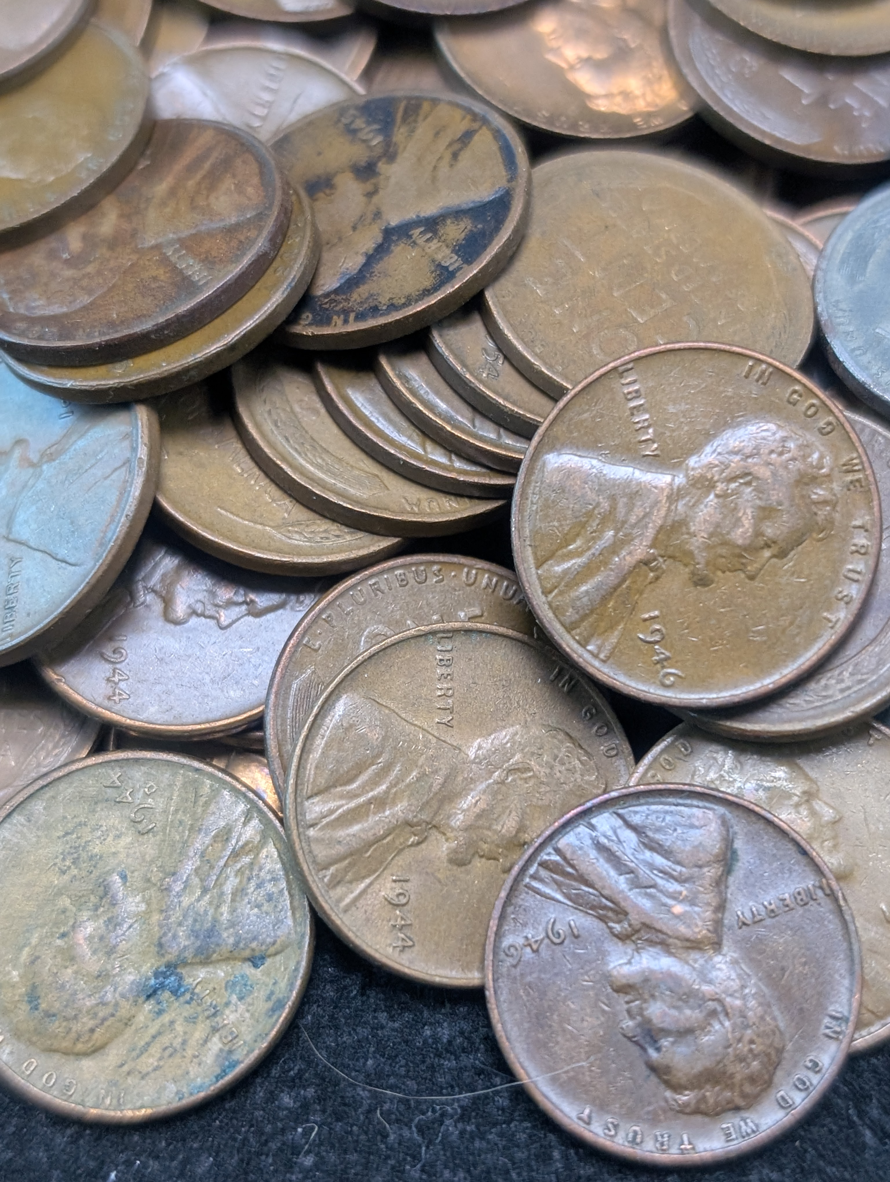 (215) Assorted Lincoln Wheat Cents
