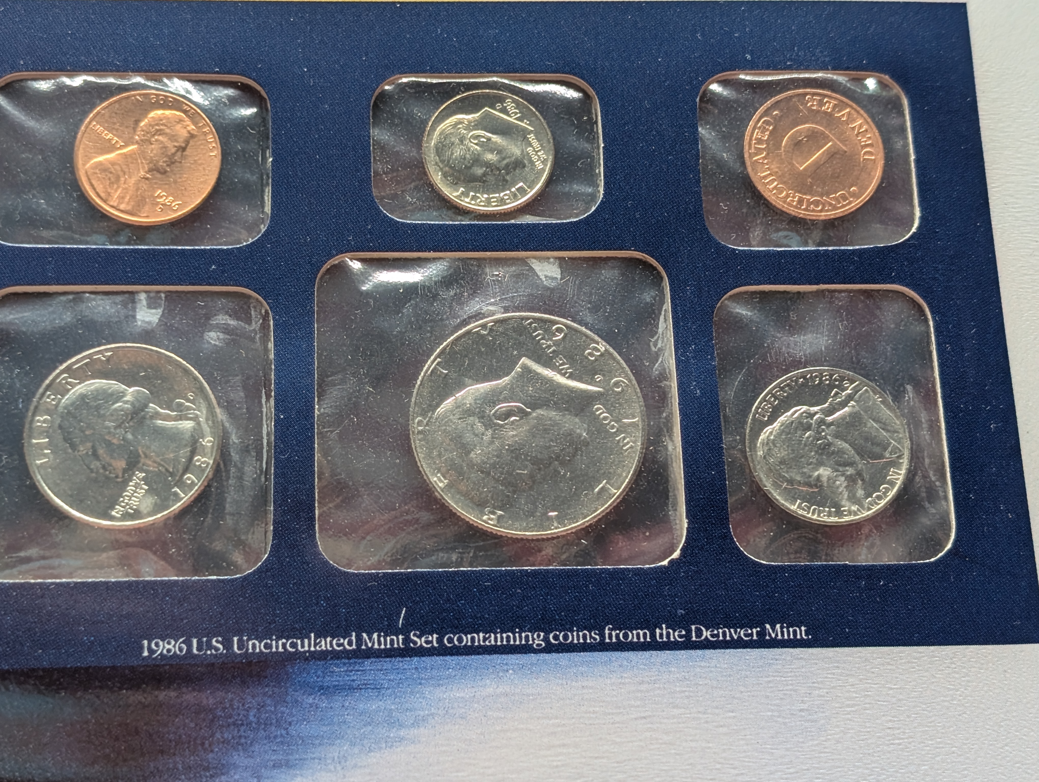 1986-P&D U.S. Mint Uncirculated Set w/ Historic Stamps