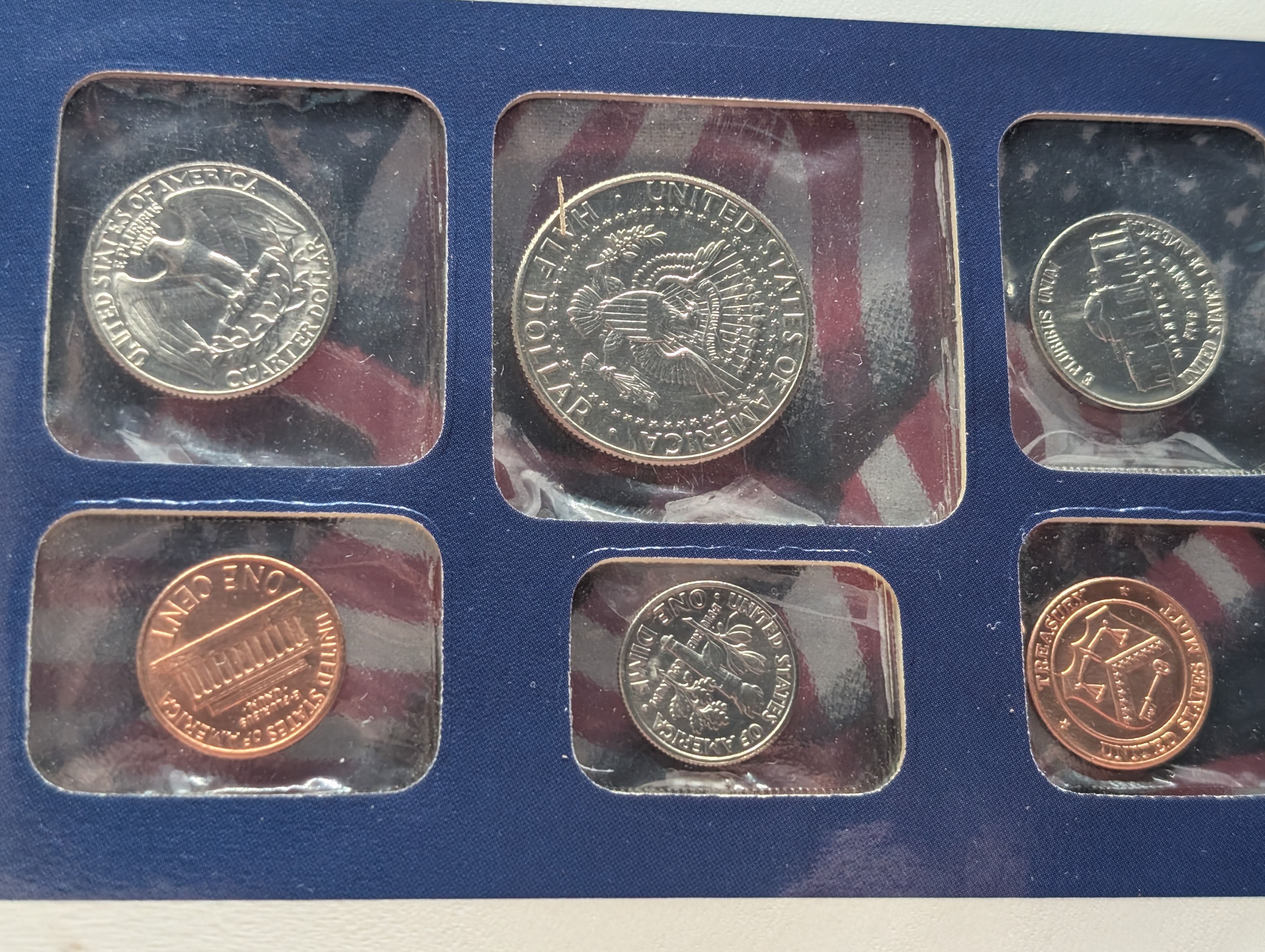 1988-P&D U.S. Mint Uncirculated Set w/ Historic Stamps