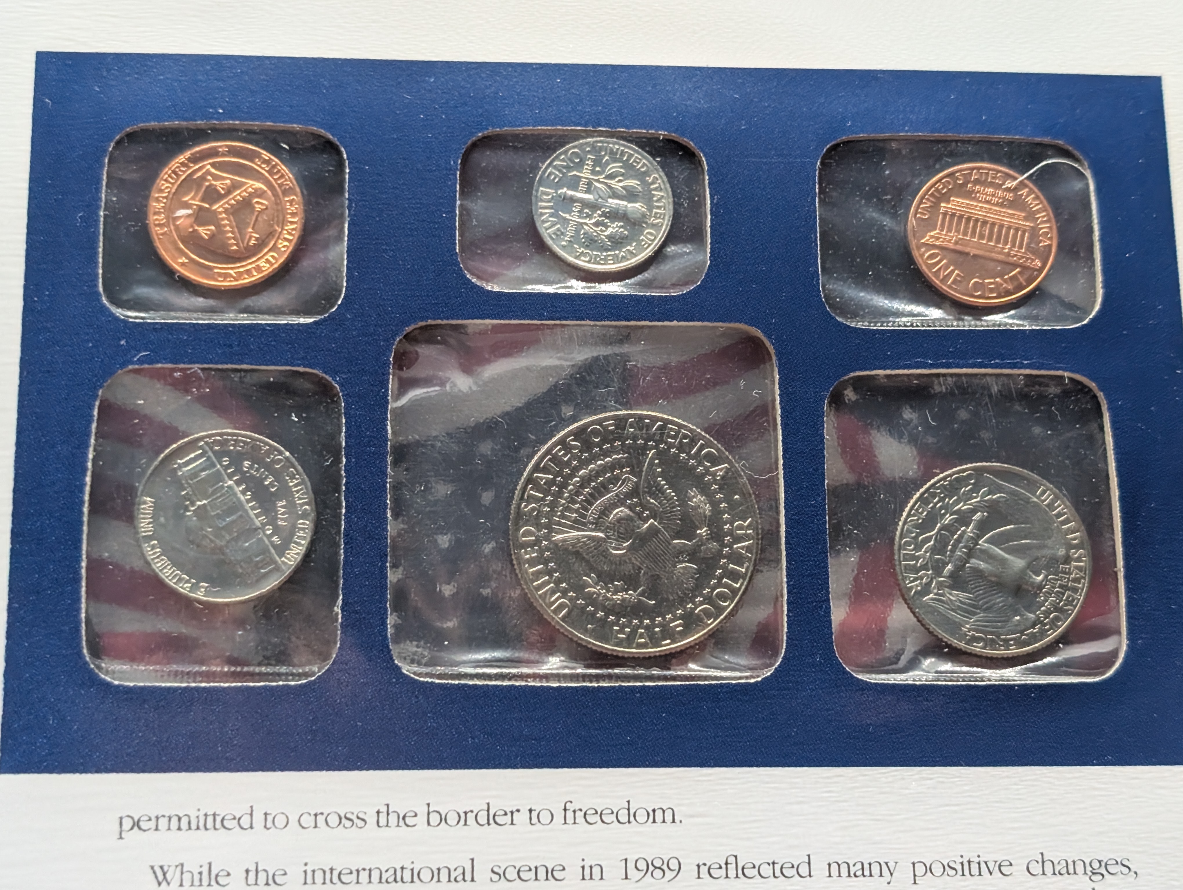 1989-P&D U.S. Mint Uncirculated Set w/ Historic Stamps