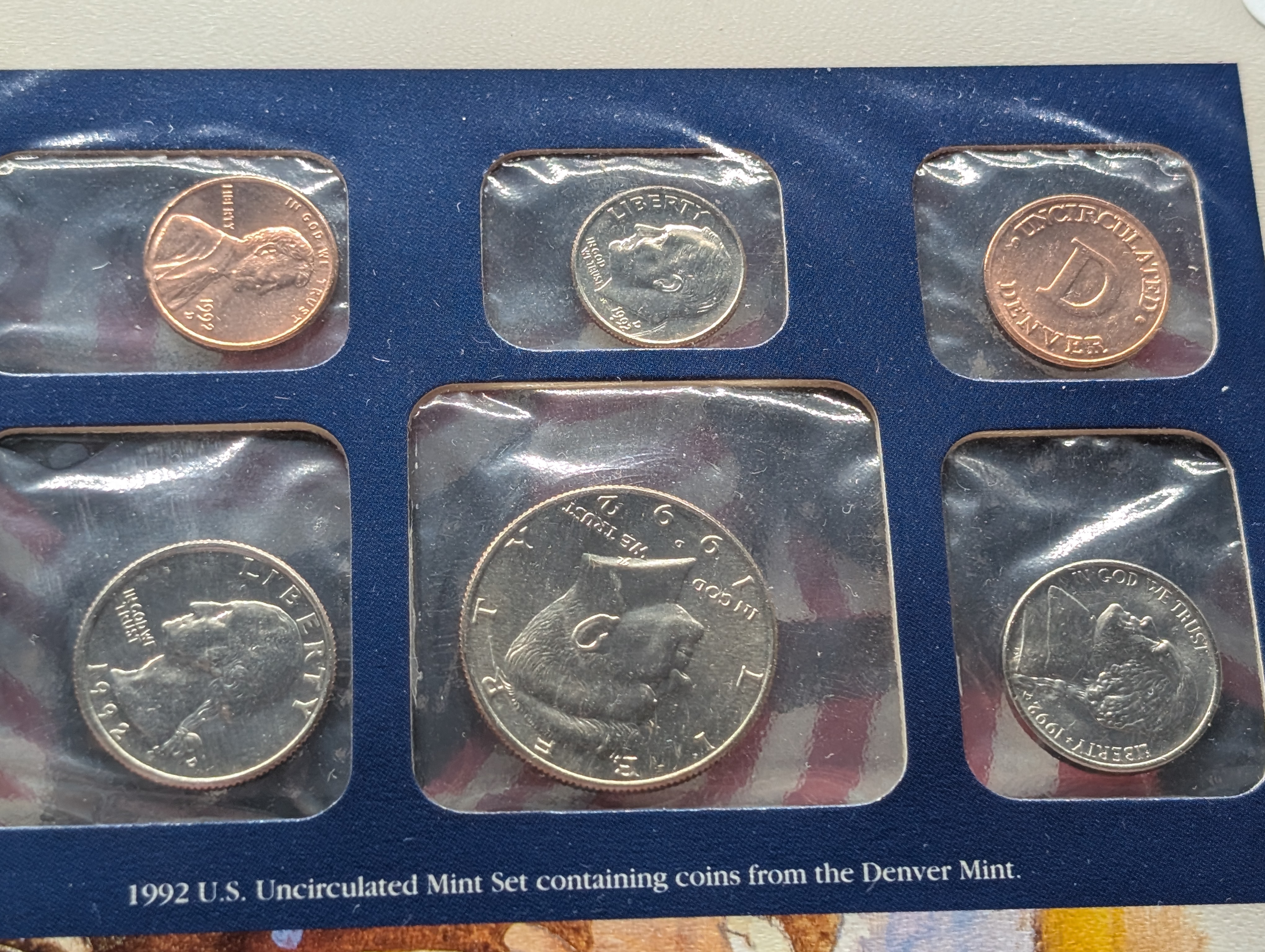 1992-P&D U.S. Mint Uncirculated Set w/ Historic Stamps