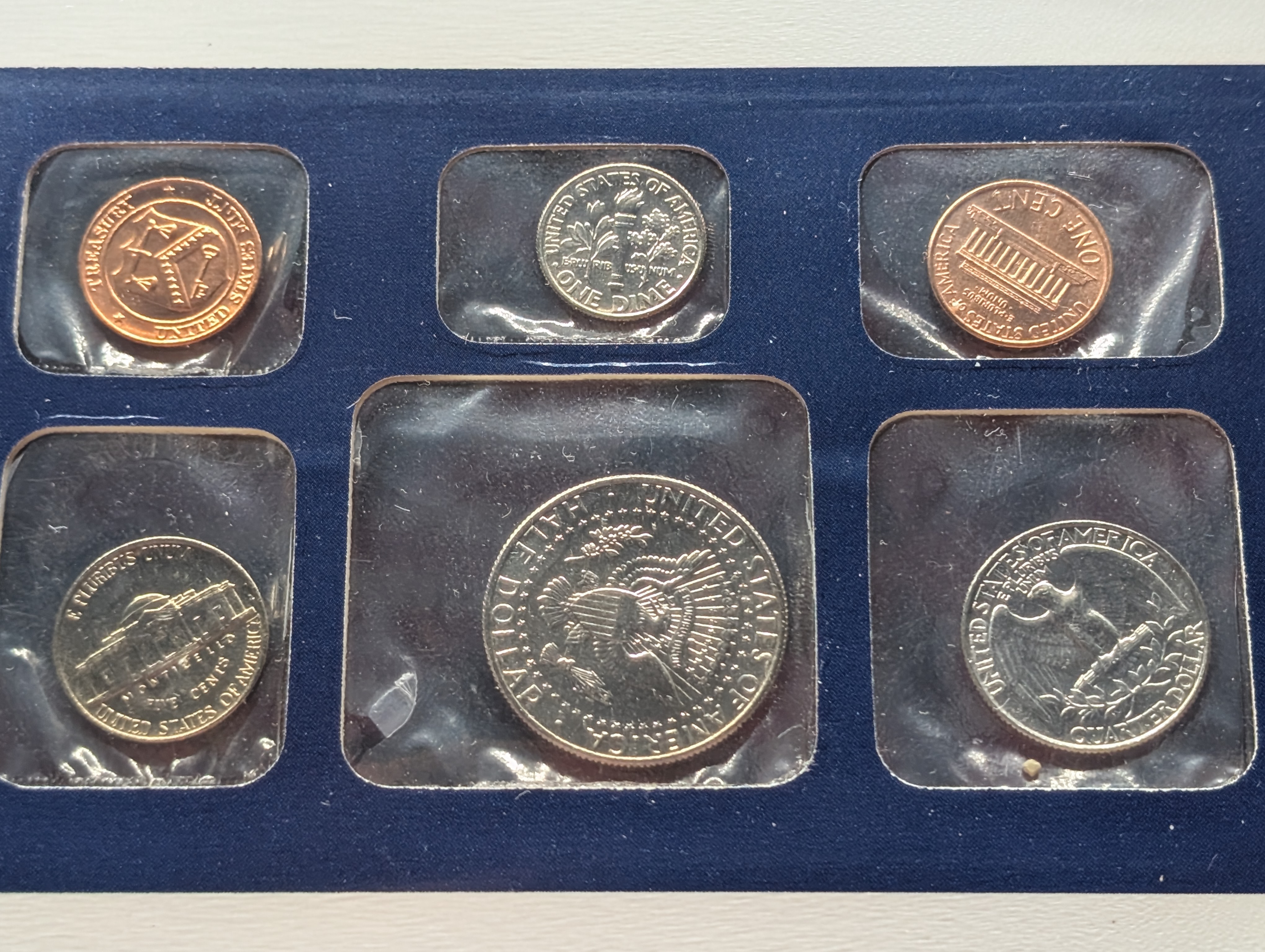 1992-P&D U.S. Mint Uncirculated Set w/ Historic Stamps