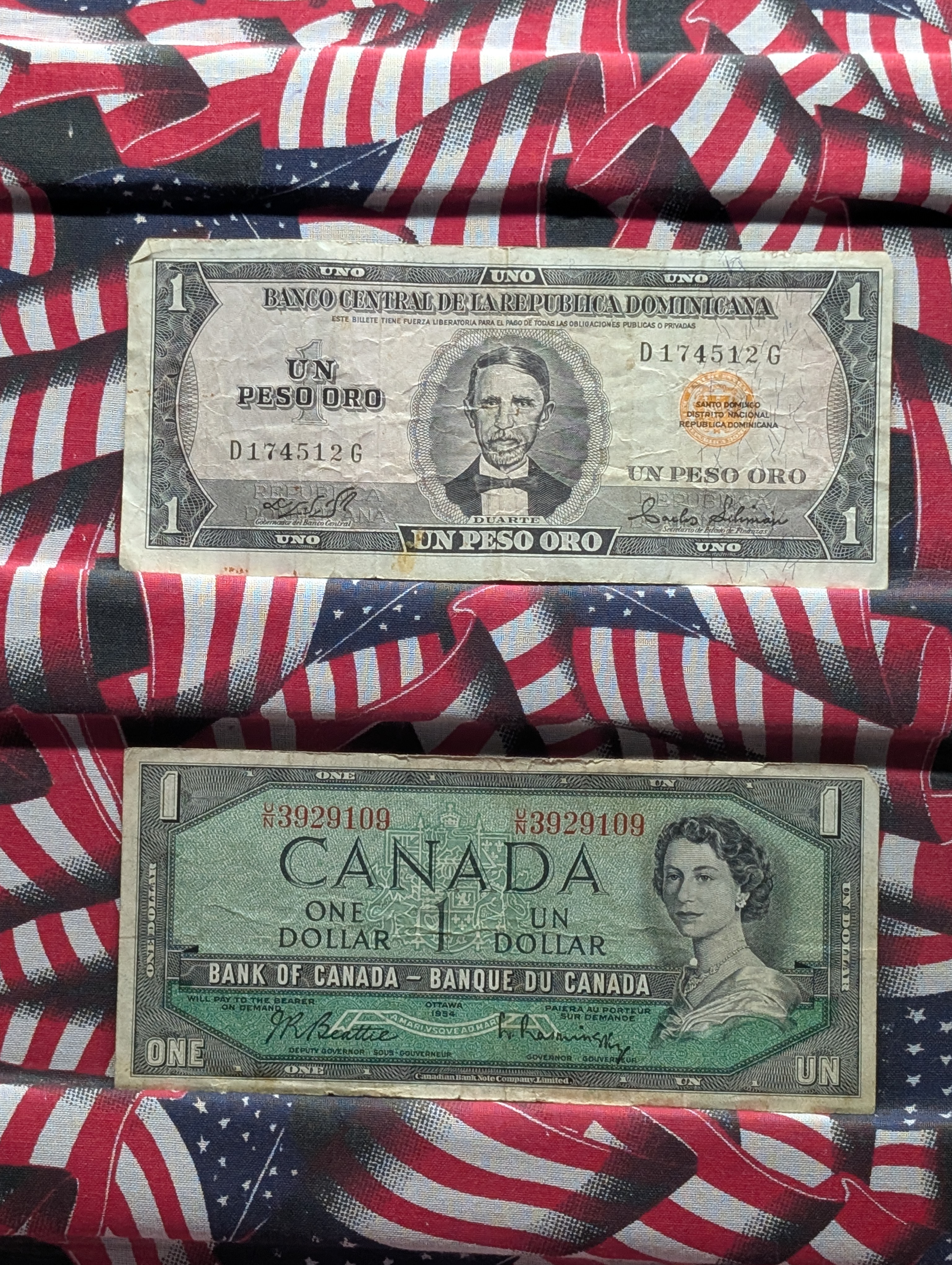 (2) Assorted World Banknotes - Canada $1 and Dominican Republic 1-Peso