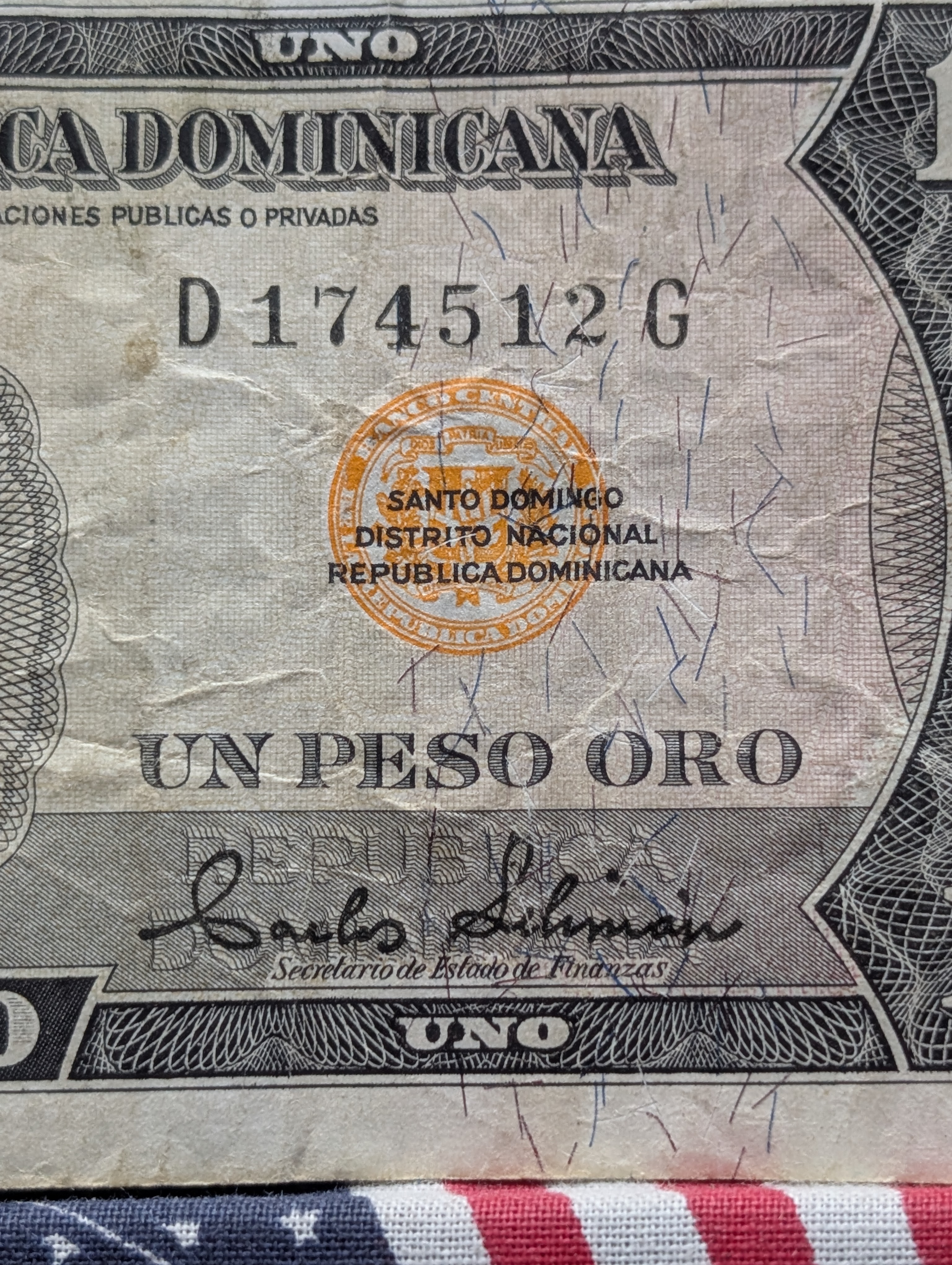 (2) Assorted World Banknotes - Canada $1 and Dominican Republic 1-Peso