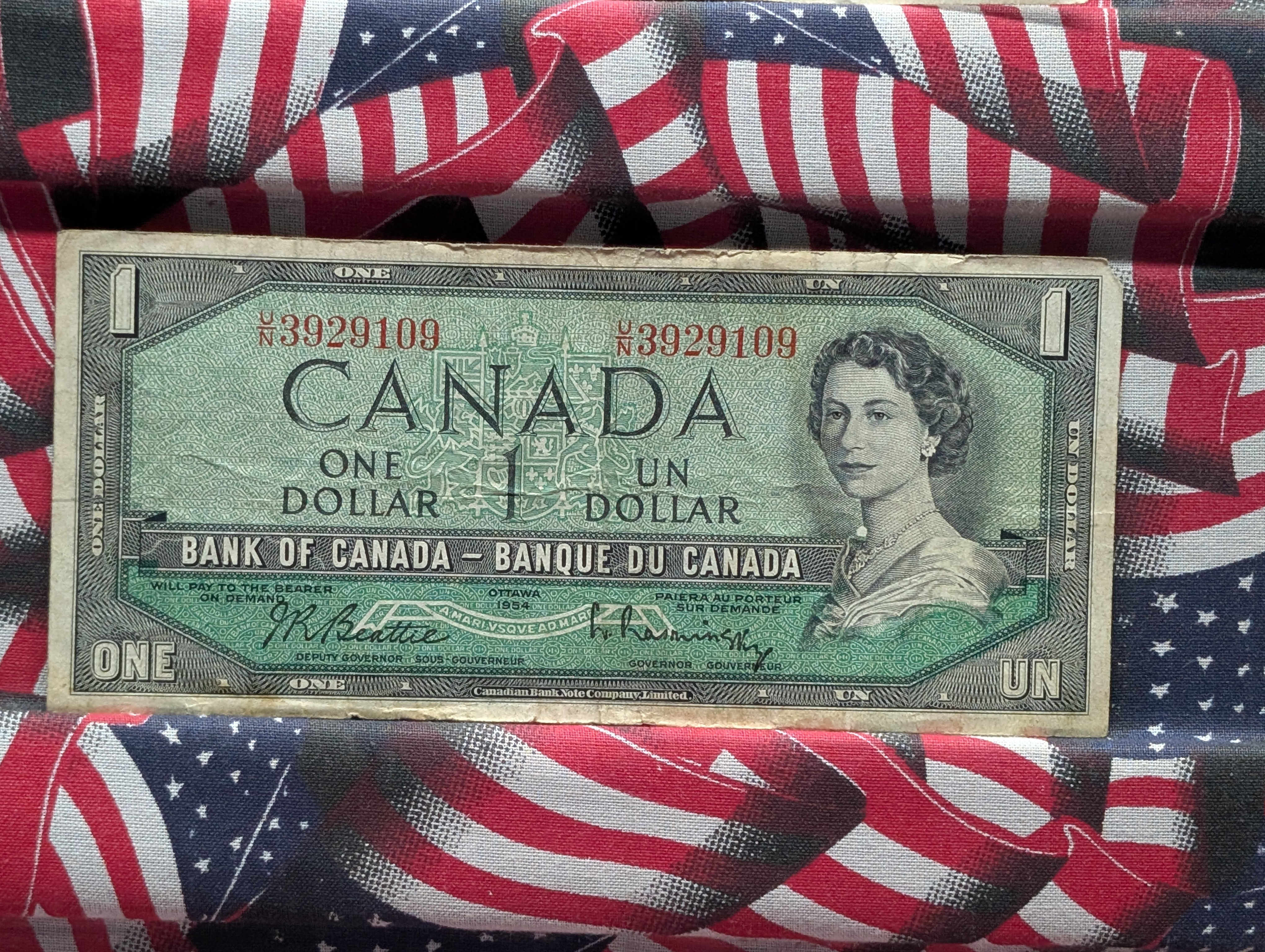 (2) Assorted World Banknotes - Canada $1 and Dominican Republic 1-Peso