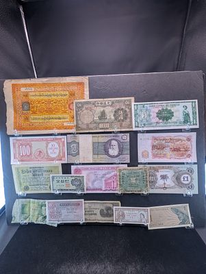 (16) Assorted Foreign Banknotes From 16 Different Countries. Condition PLEASE NOTE Some coins 
