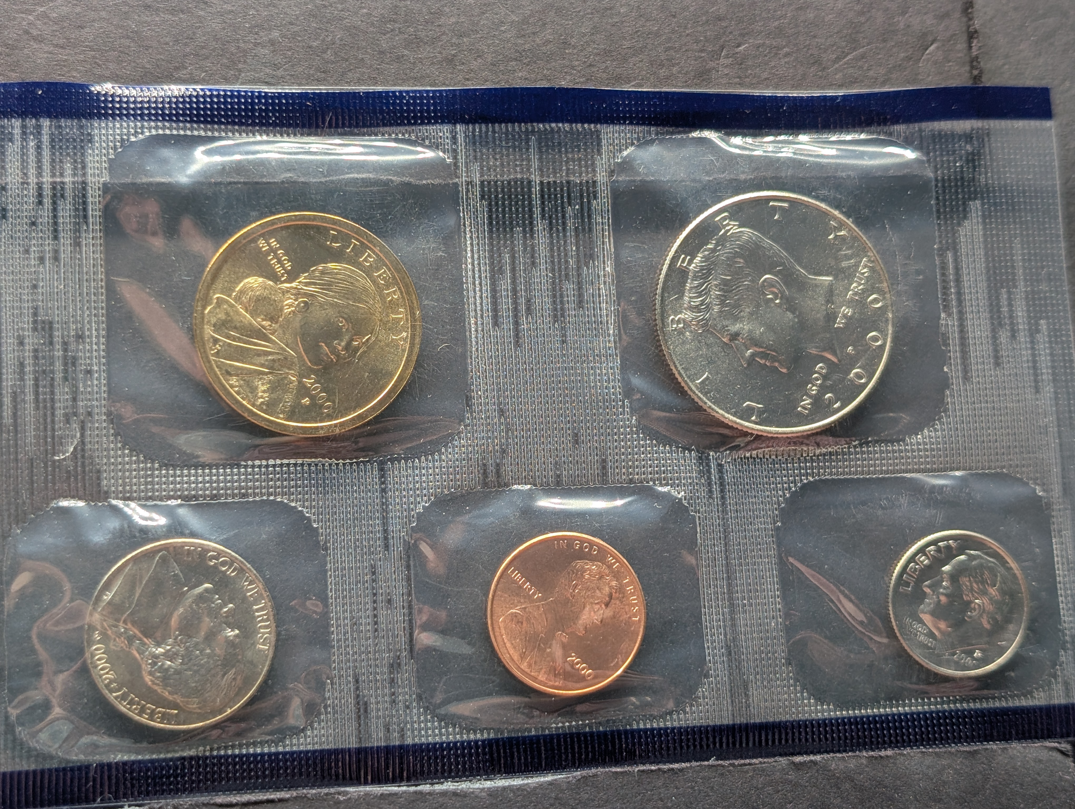 2000-P&D United States Mint Coin Set with State Quarters and 2 Sacagawea Dollars