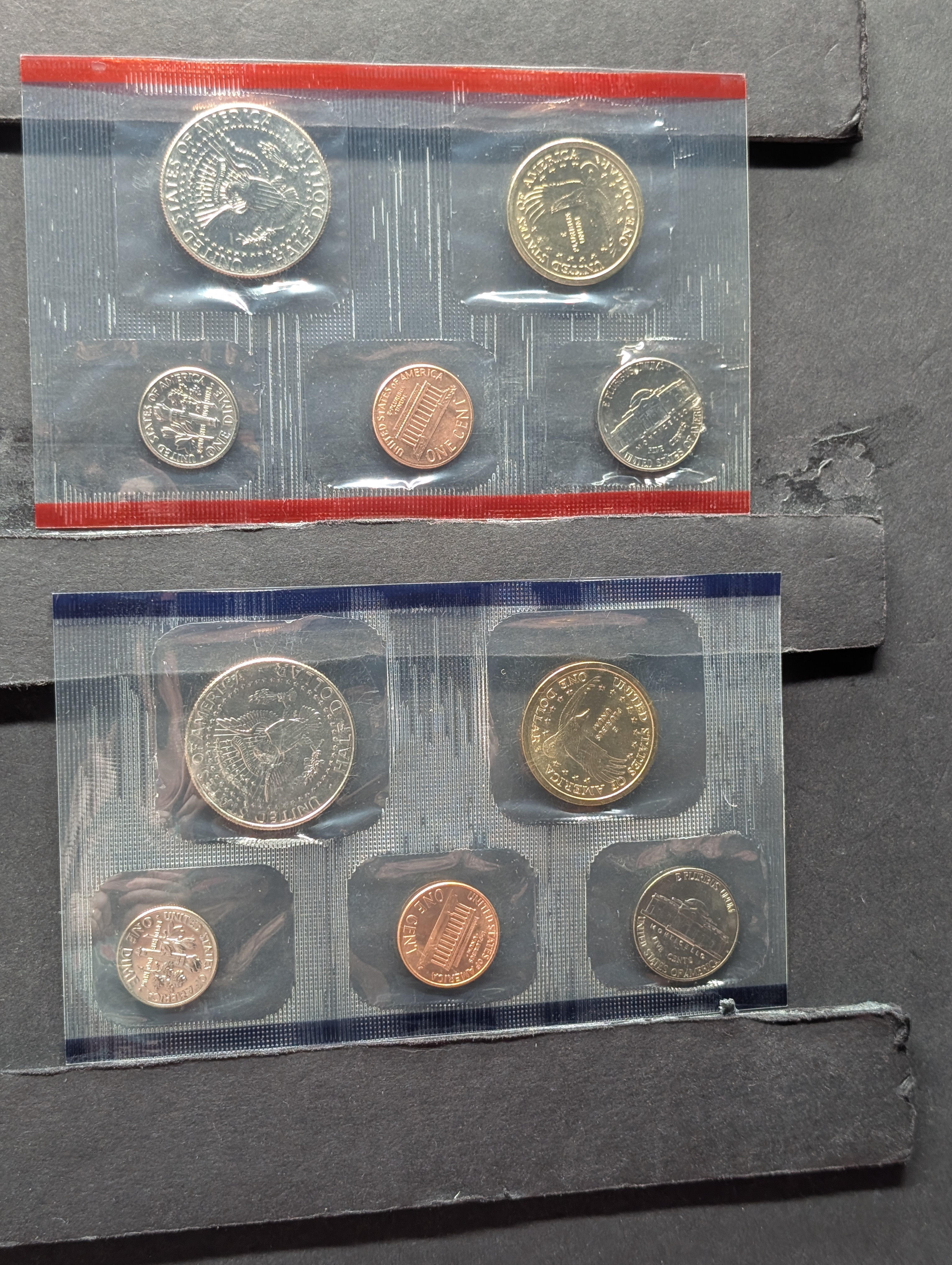 2000-P&D United States Mint Coin Set with State Quarters and 2 Sacagawea Dollars