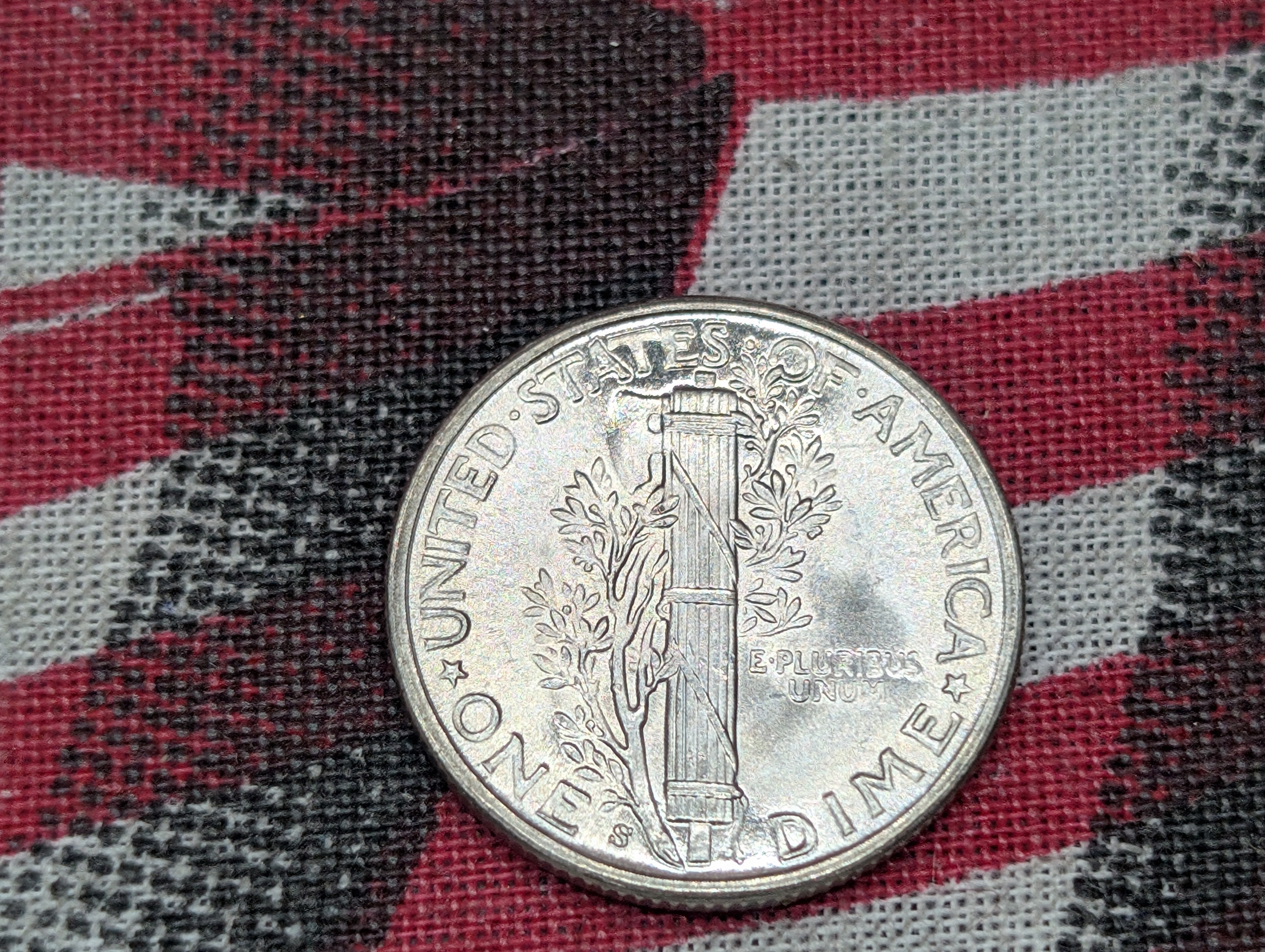 1944-S Mercury 90% Silver Dime - GEM BU with split bands. Super luster from original roll.