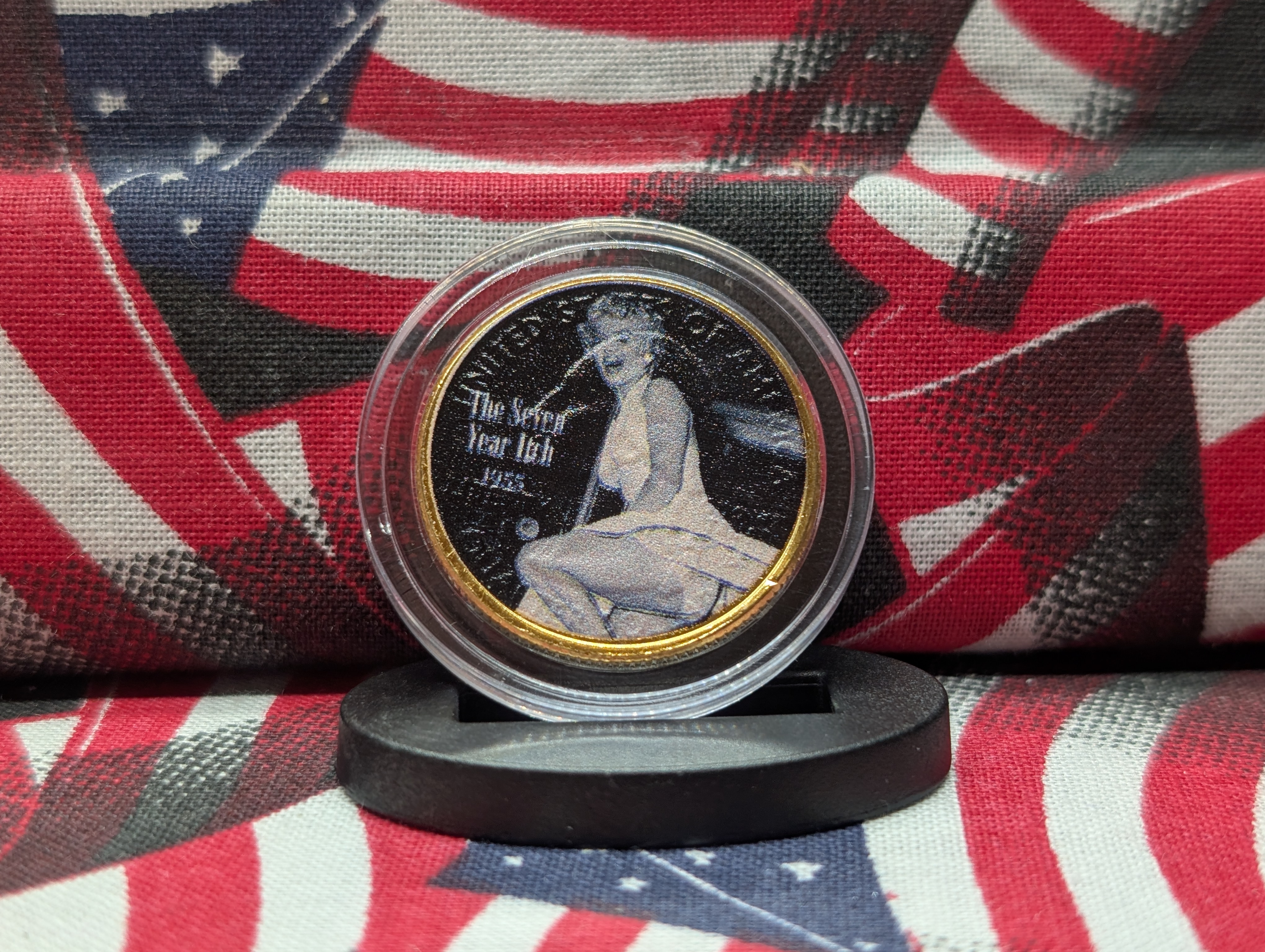 2005 Marilyn Monroe (THE SEVEN YEAR ITCH-1955 Movie) Token, Including Capsule & Stand, New
