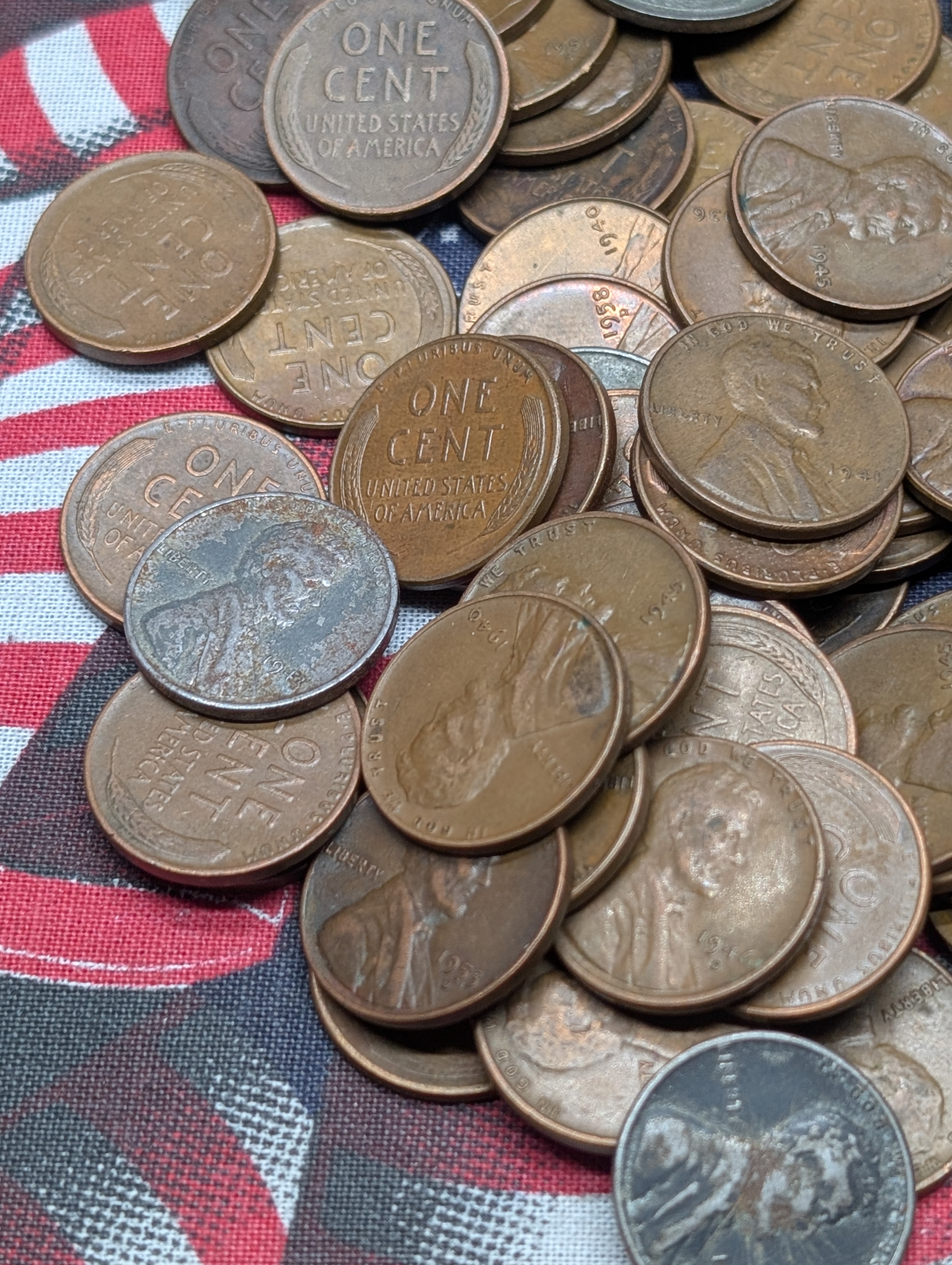 Approximately 211 Assorted Date Lincoln Wheat Cents