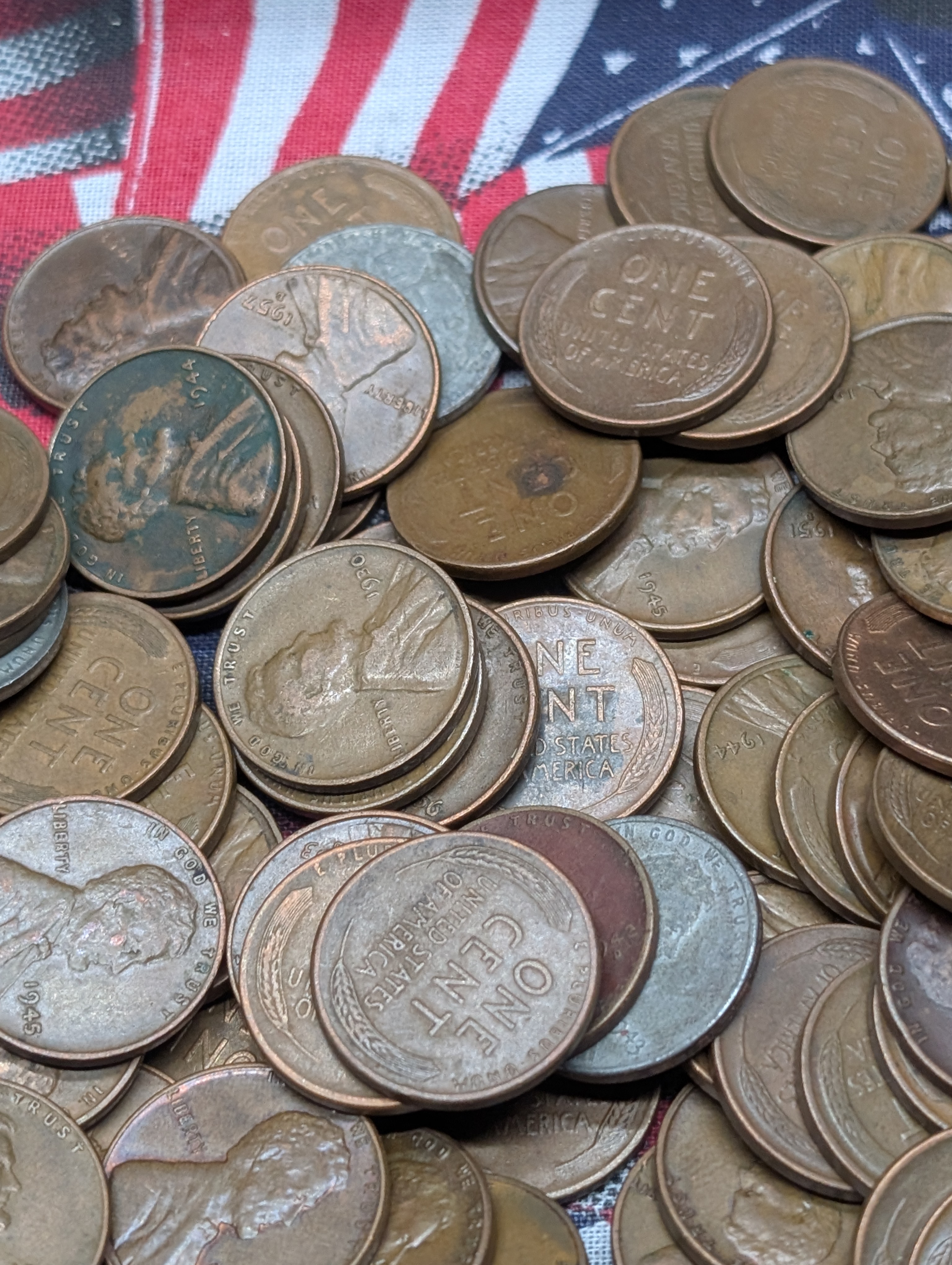 Approximately 211 Assorted Date Lincoln Wheat Cents