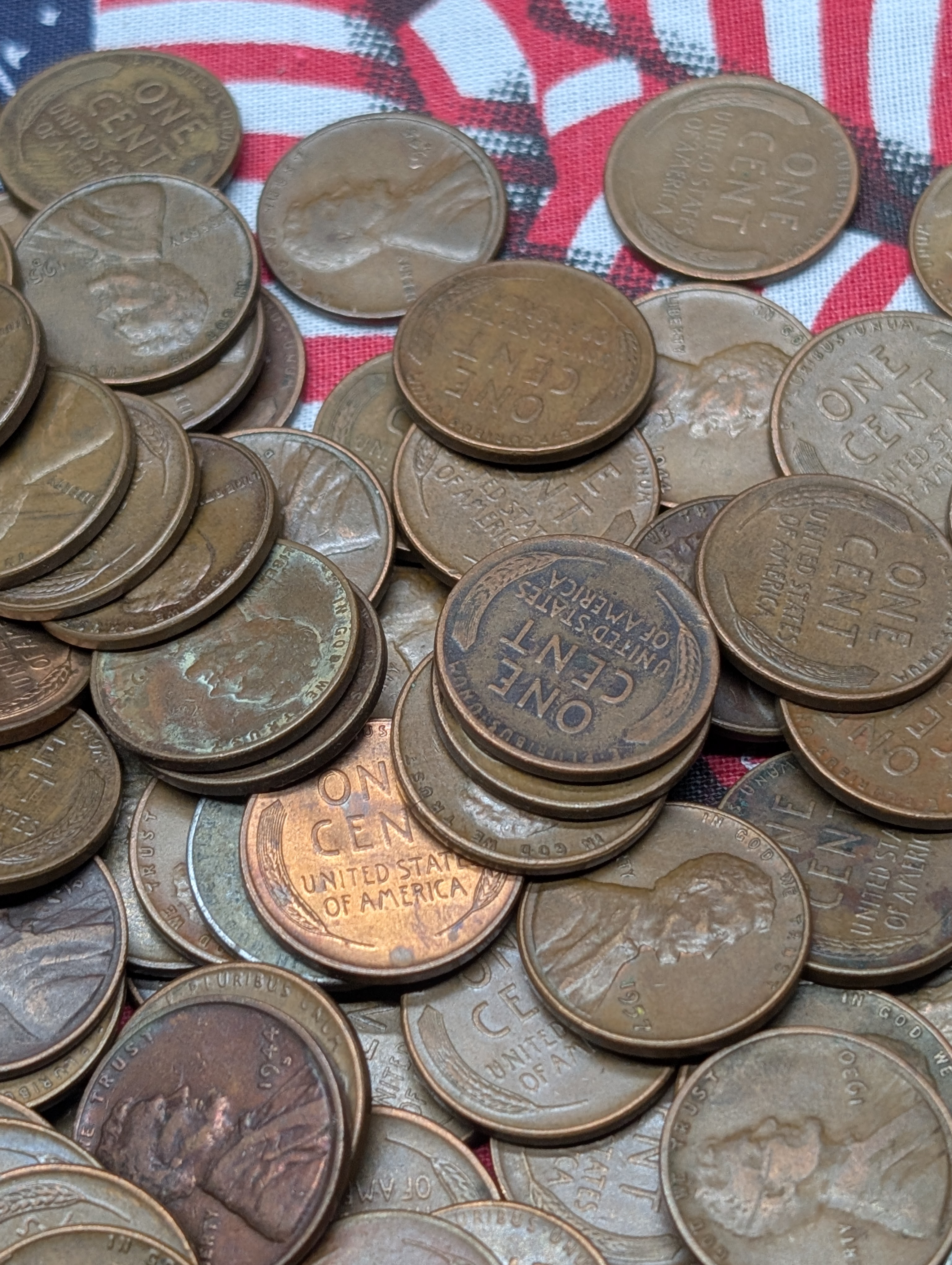 Approximately 211 Assorted Date Lincoln Wheat Cents
