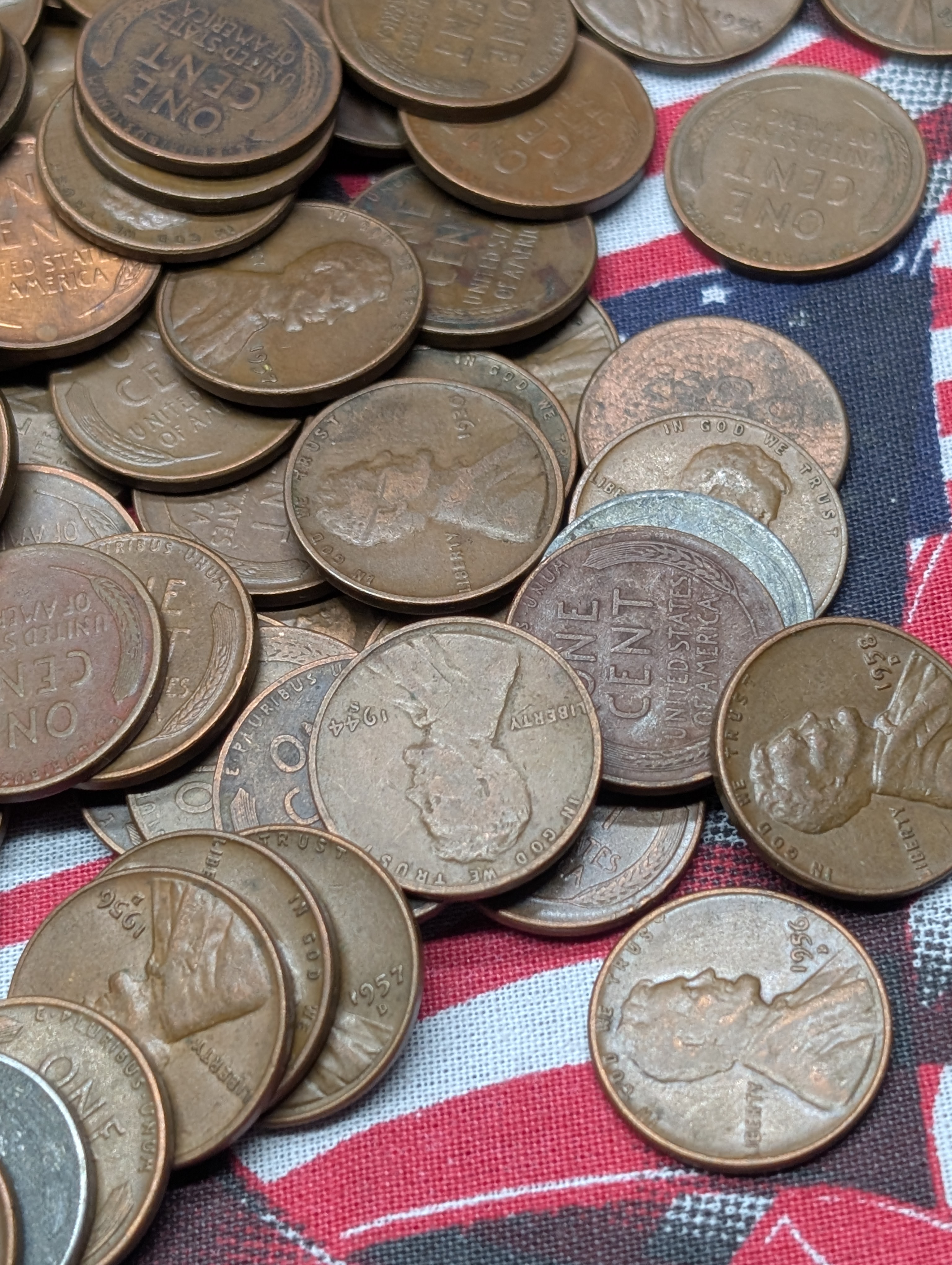 Approximately 211 Assorted Date Lincoln Wheat Cents