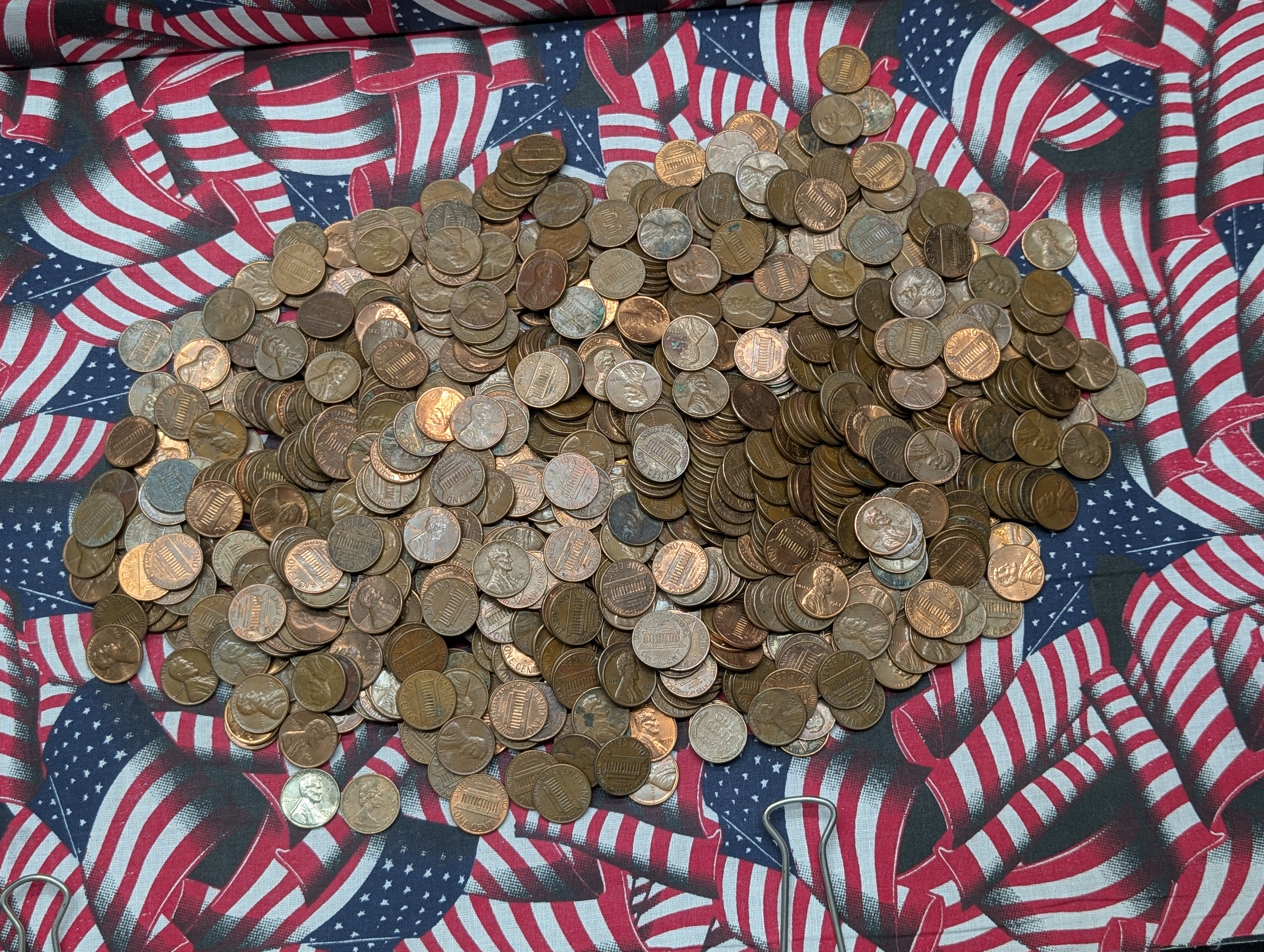 Bag of approx. 905 pre 1982 copper pennies (6.2 lbs)