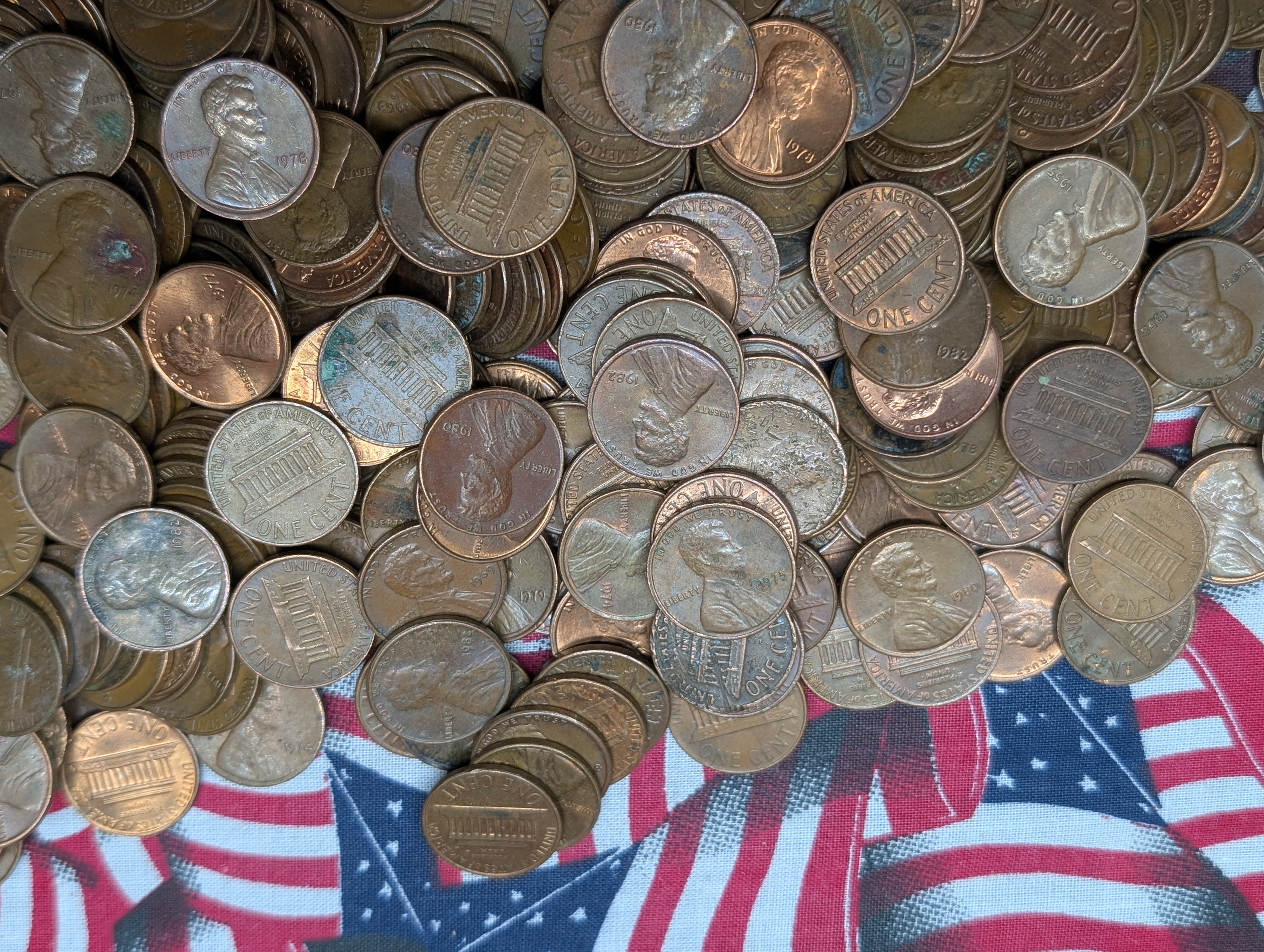 Bag of approx. 905 pre 1982 copper pennies (6.2 lbs)