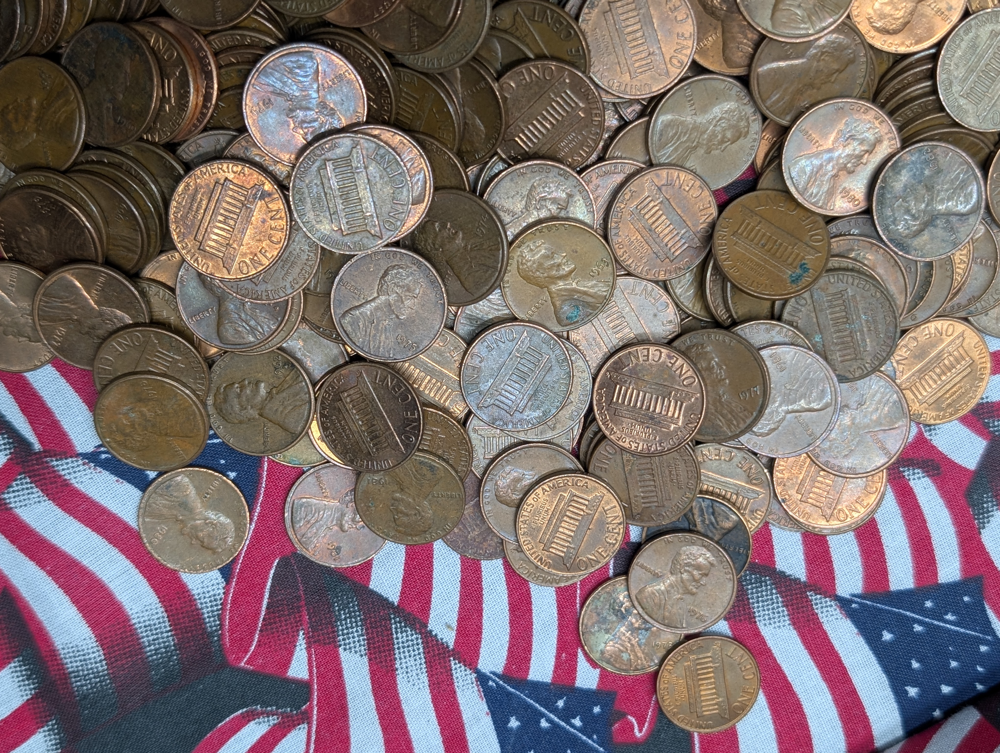 Bag of approx. 905 pre 1982 copper pennies (6.2 lbs)