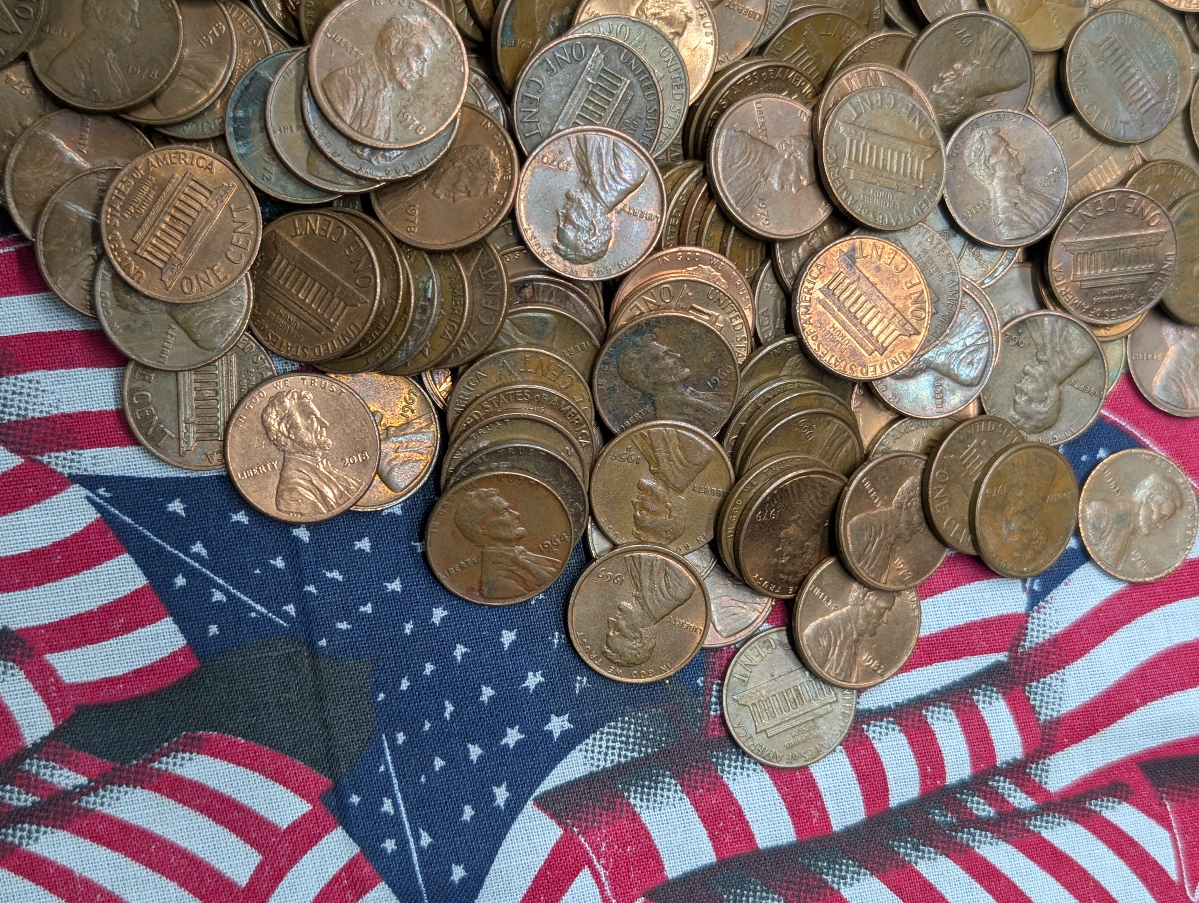 Bag of approx. 905 pre 1982 copper pennies (6.2 lbs)