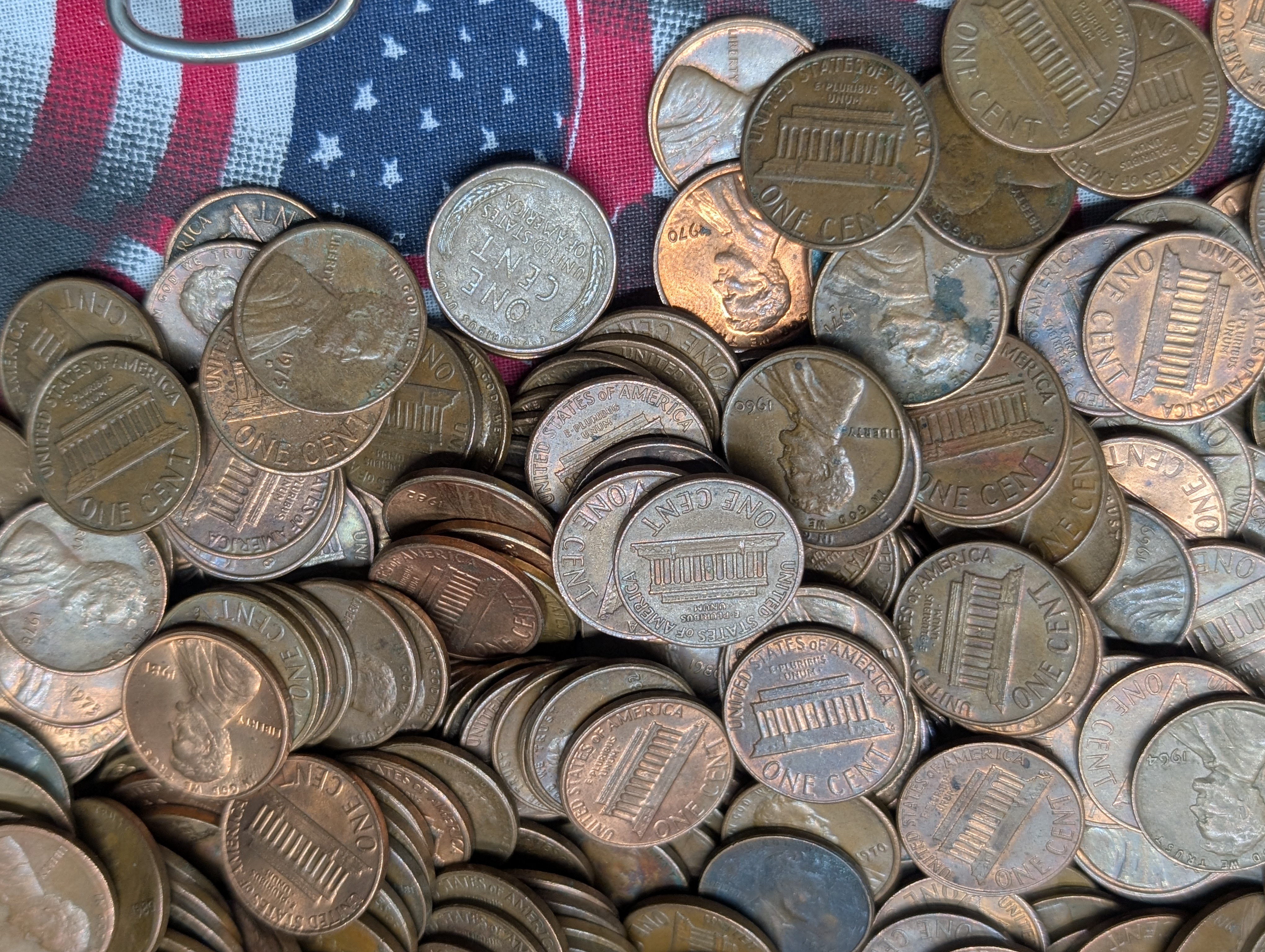 Bag of approx. 905 pre 1982 copper pennies (6.2 lbs)
