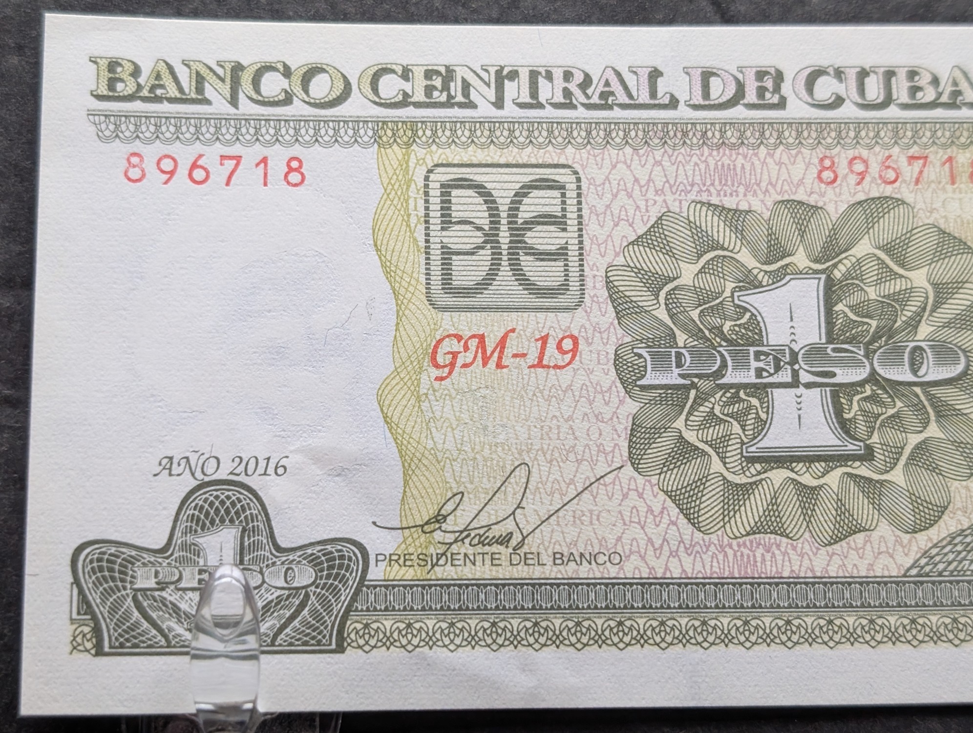 2016 Caribbean Island 1 Peso and 1989 Jamaica 5 Dollars