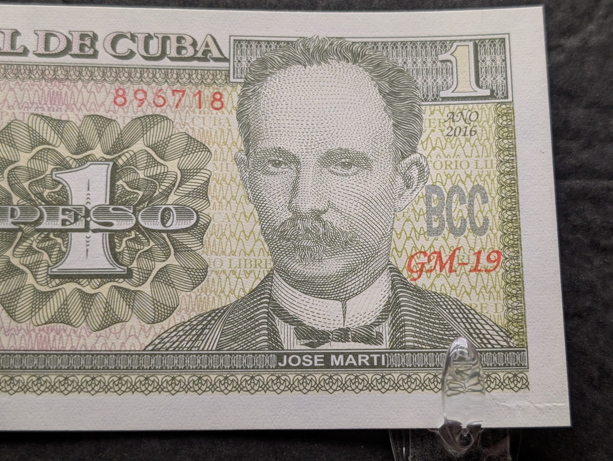 2016 Caribbean Island 1 Peso and 1989 Jamaica 5 Dollars