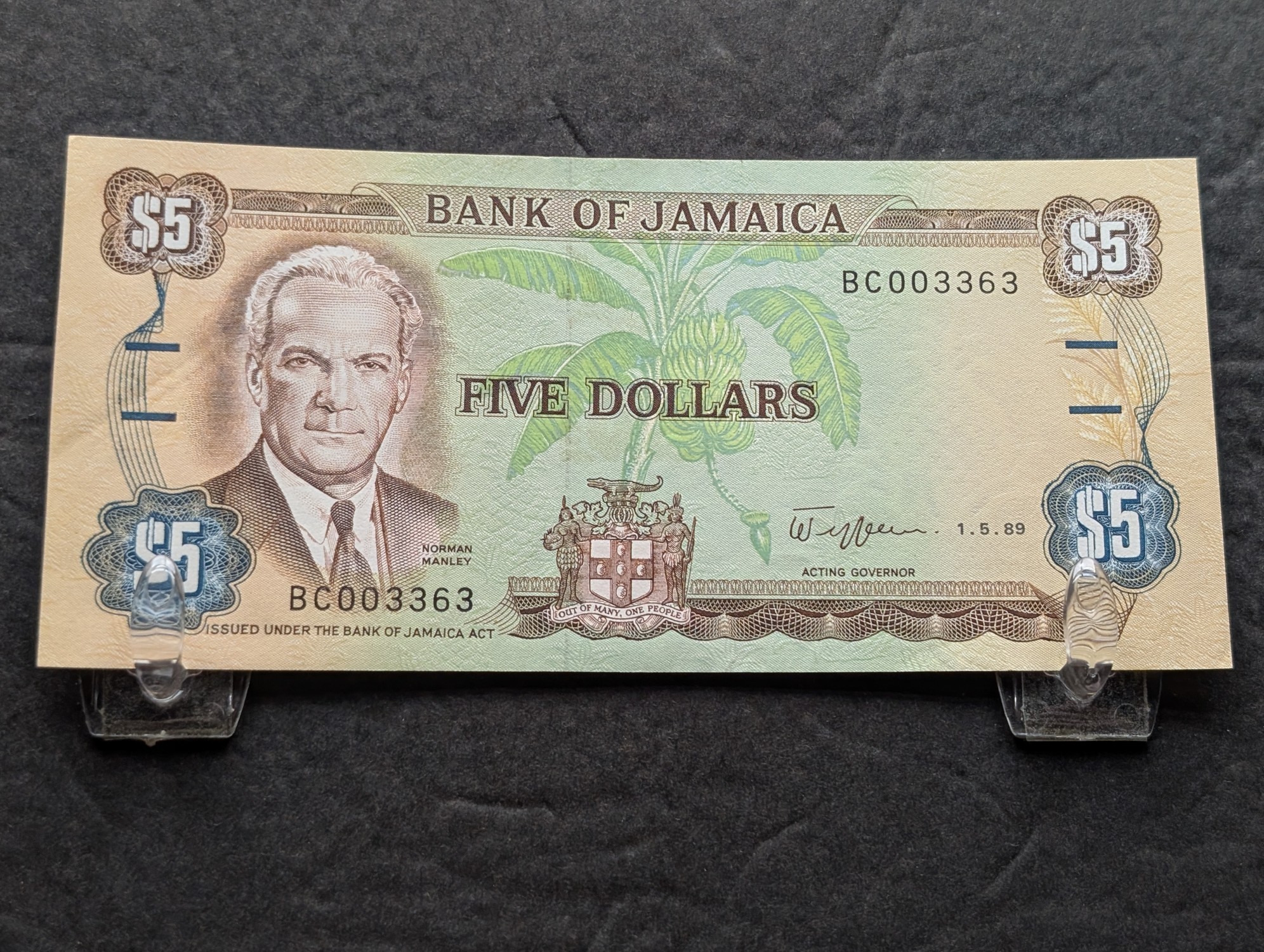 2016 Caribbean Island 1 Peso and 1989 Jamaica 5 Dollars