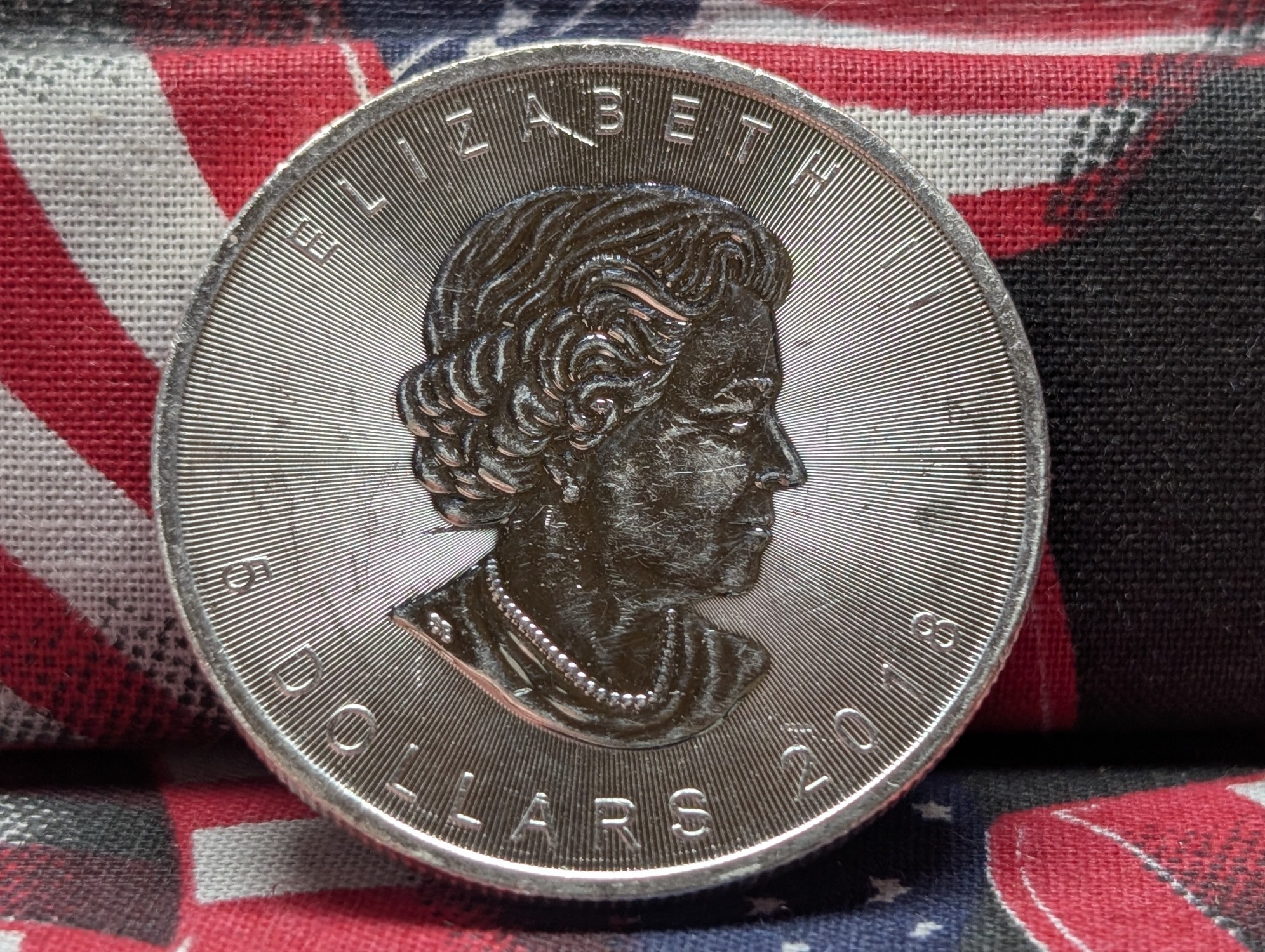 1 oz. .9999 FINE SILVER 2018 Canadian $5 Maple Leaf Round