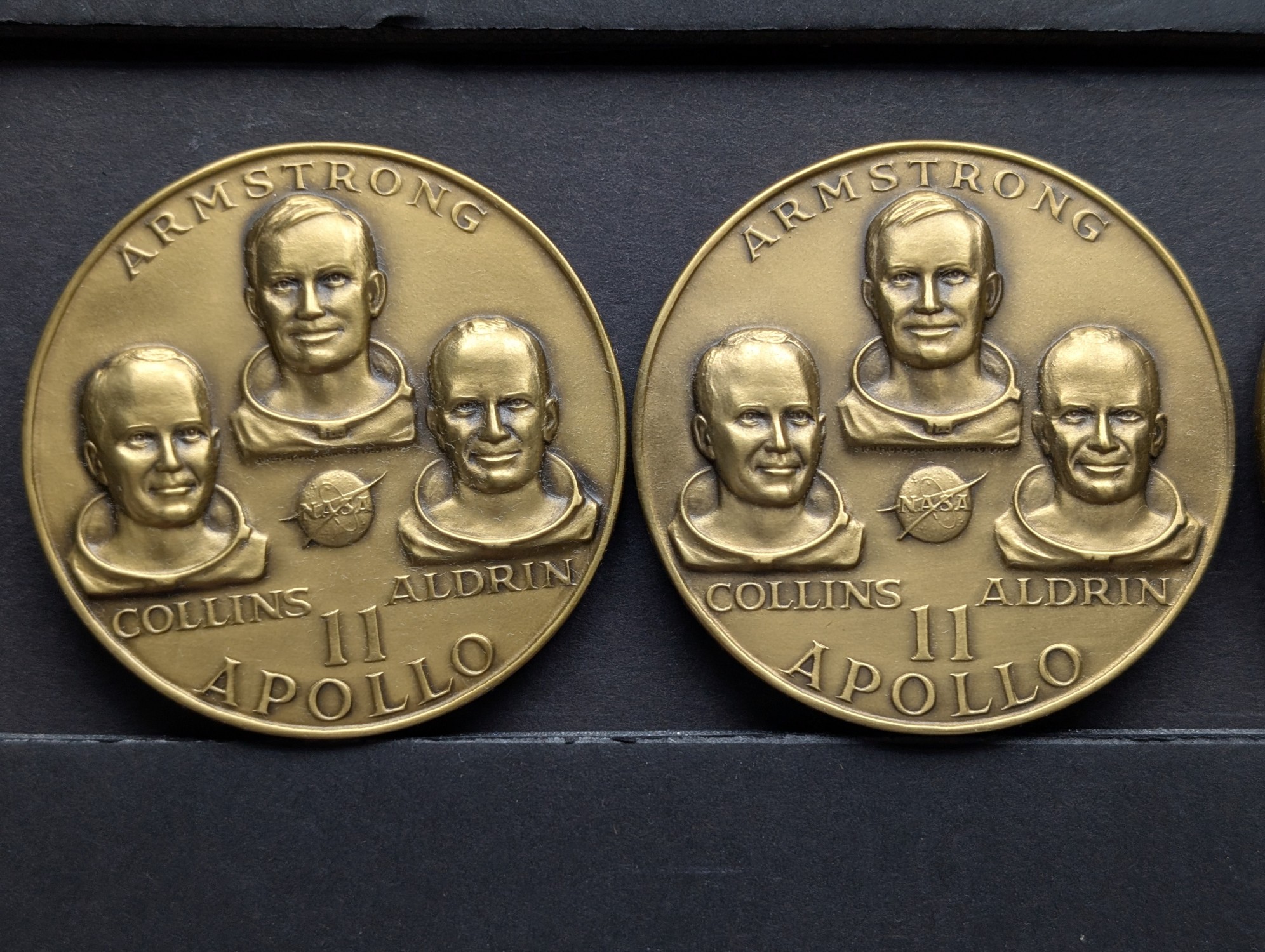 (13) Apollo 11 Vintage Commemorative Bronze Medals in Storage Box