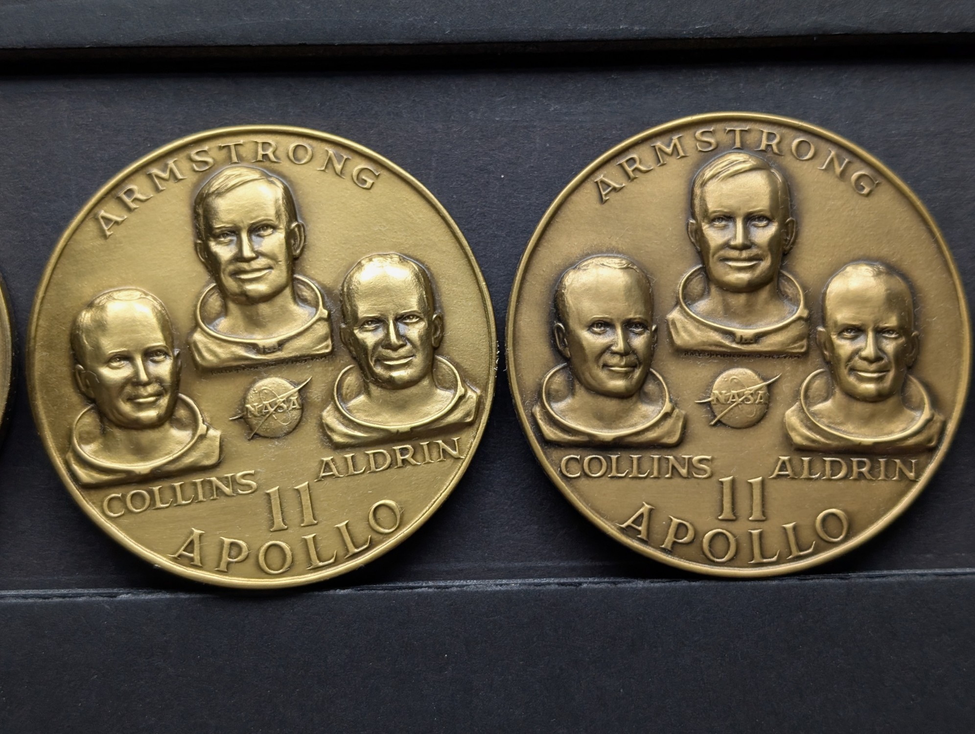 (13) Apollo 11 Vintage Commemorative Bronze Medals in Storage Box