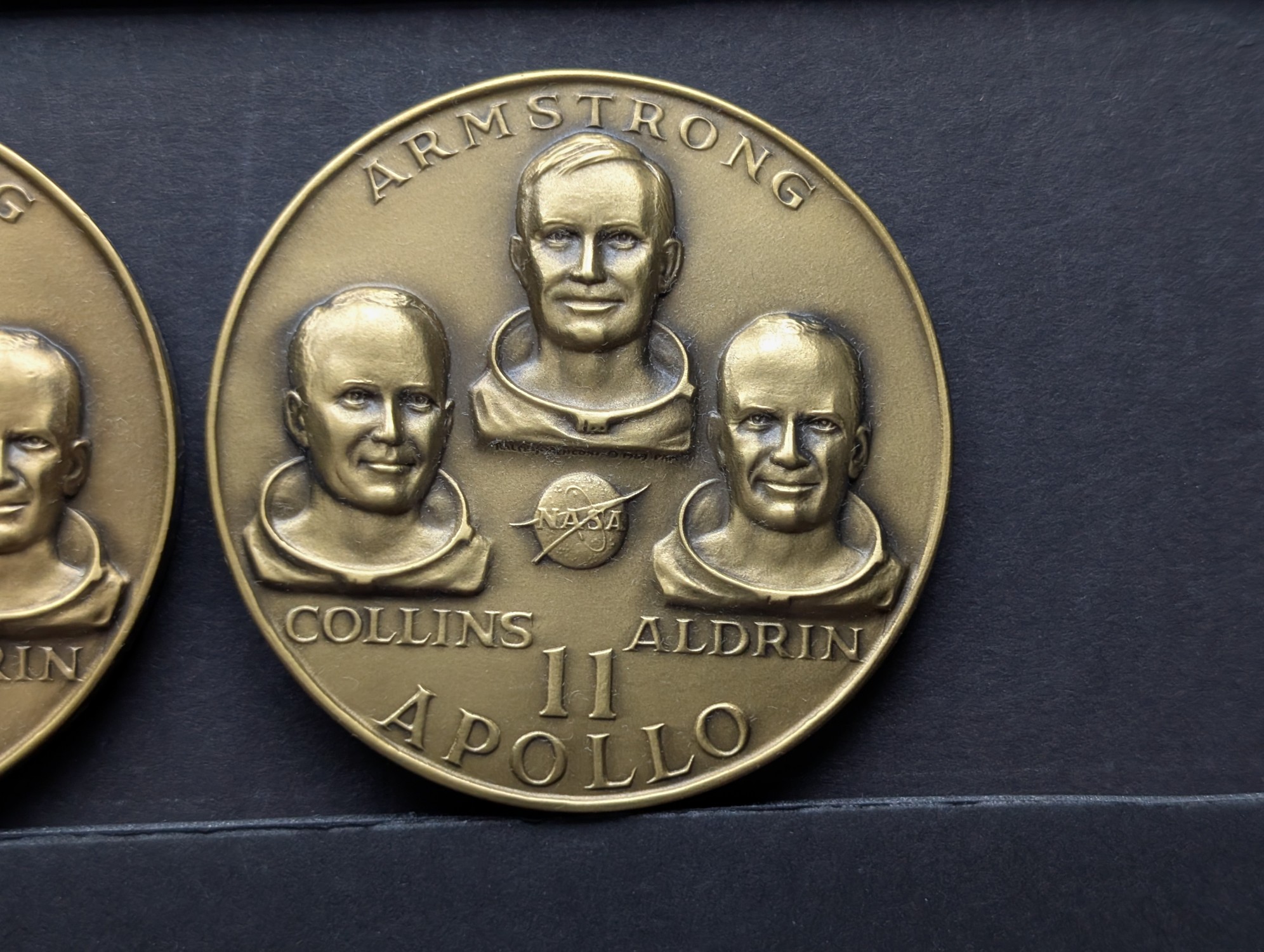 (13) Apollo 11 Vintage Commemorative Bronze Medals in Storage Box