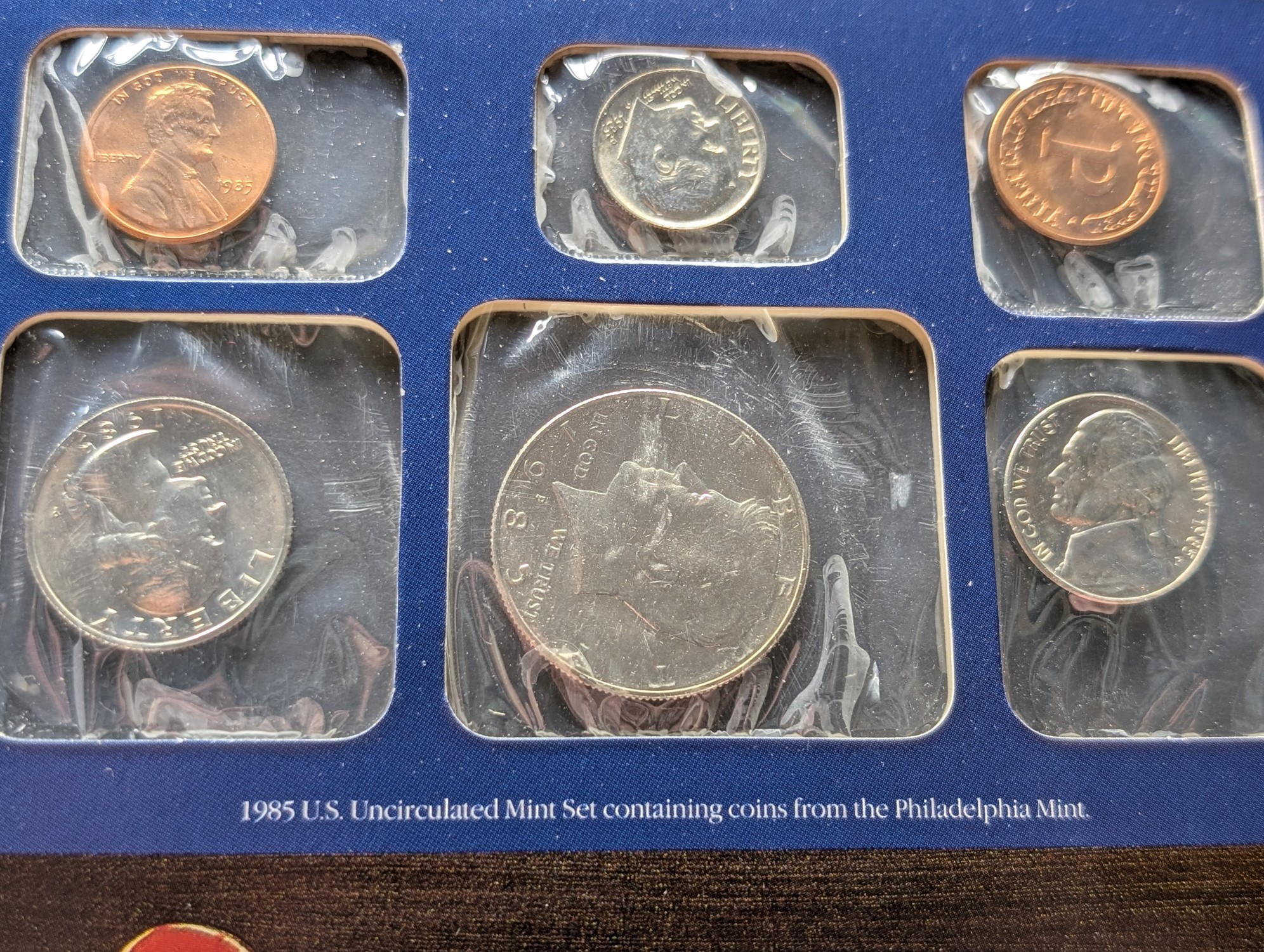 1985 P&D U.S. Mint Uncirculated Set w/ Historic Stamps