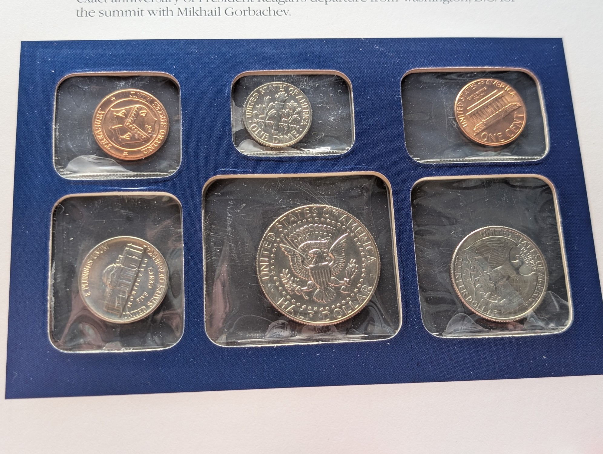 1985 P&D U.S. Mint Uncirculated Set w/ Historic Stamps