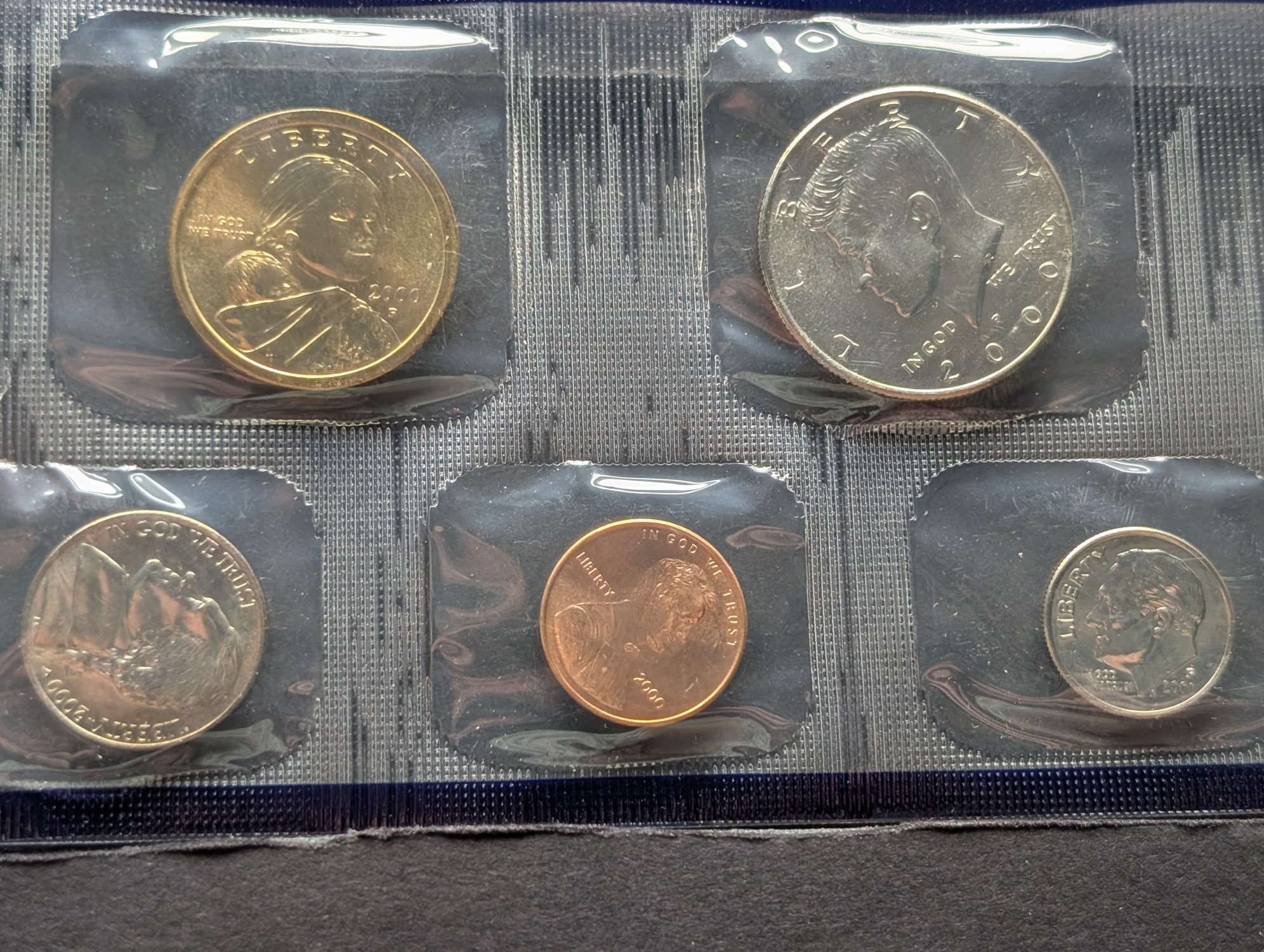 2000 P&D U.S. Mint Set W/ State Quarters in Display