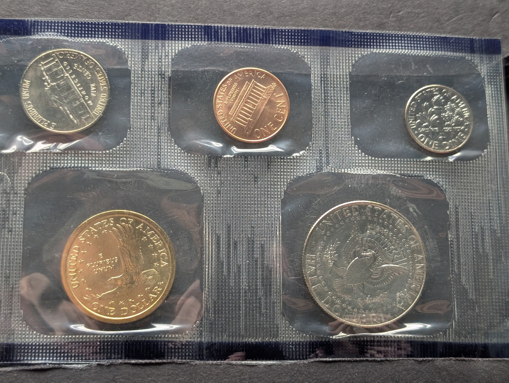 2000 P&D U.S. Mint Set W/ State Quarters in Display