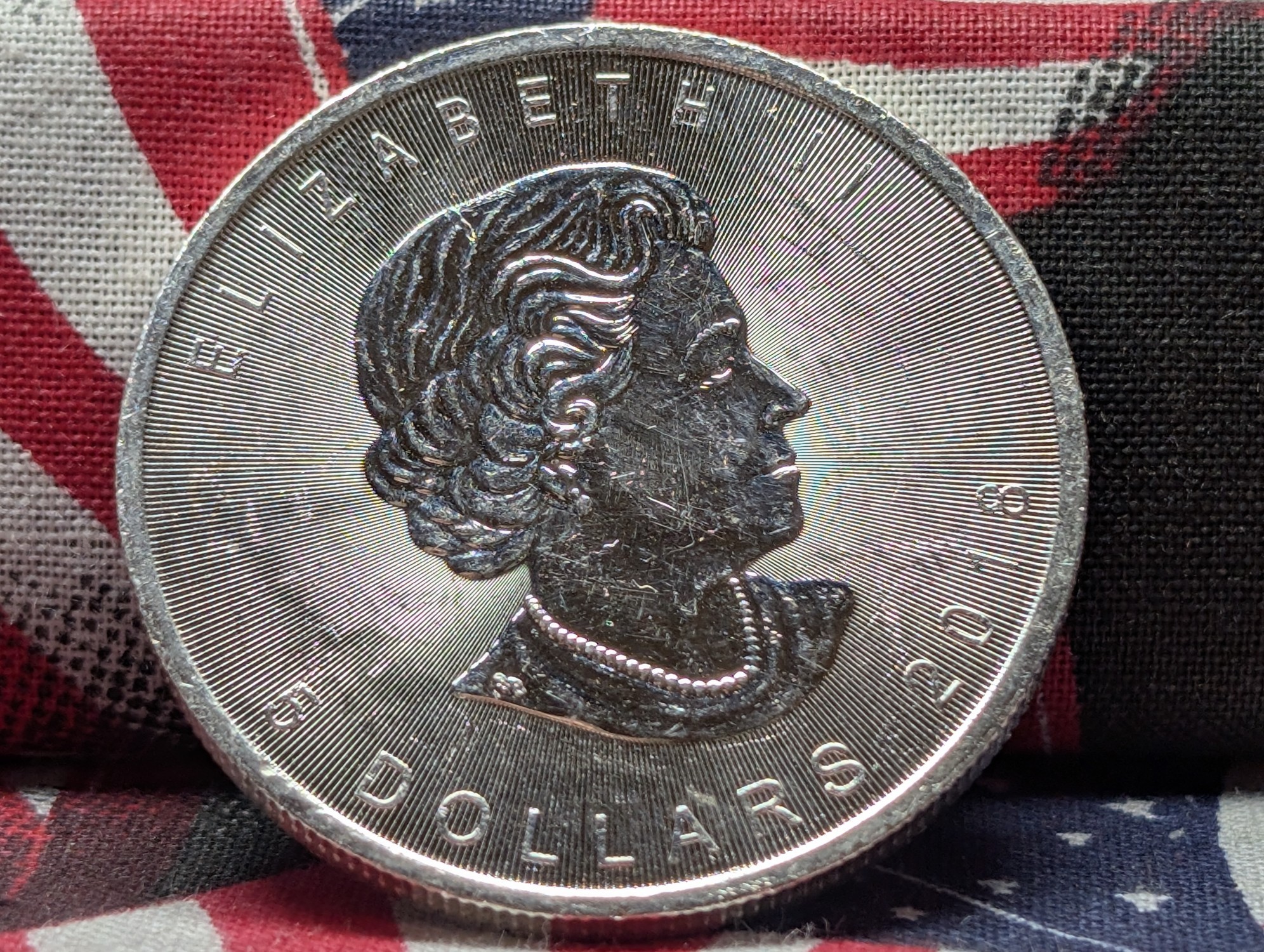 1 oz. .9999 FINE SILVER 2018 Canada $5 Maple Leaf Round