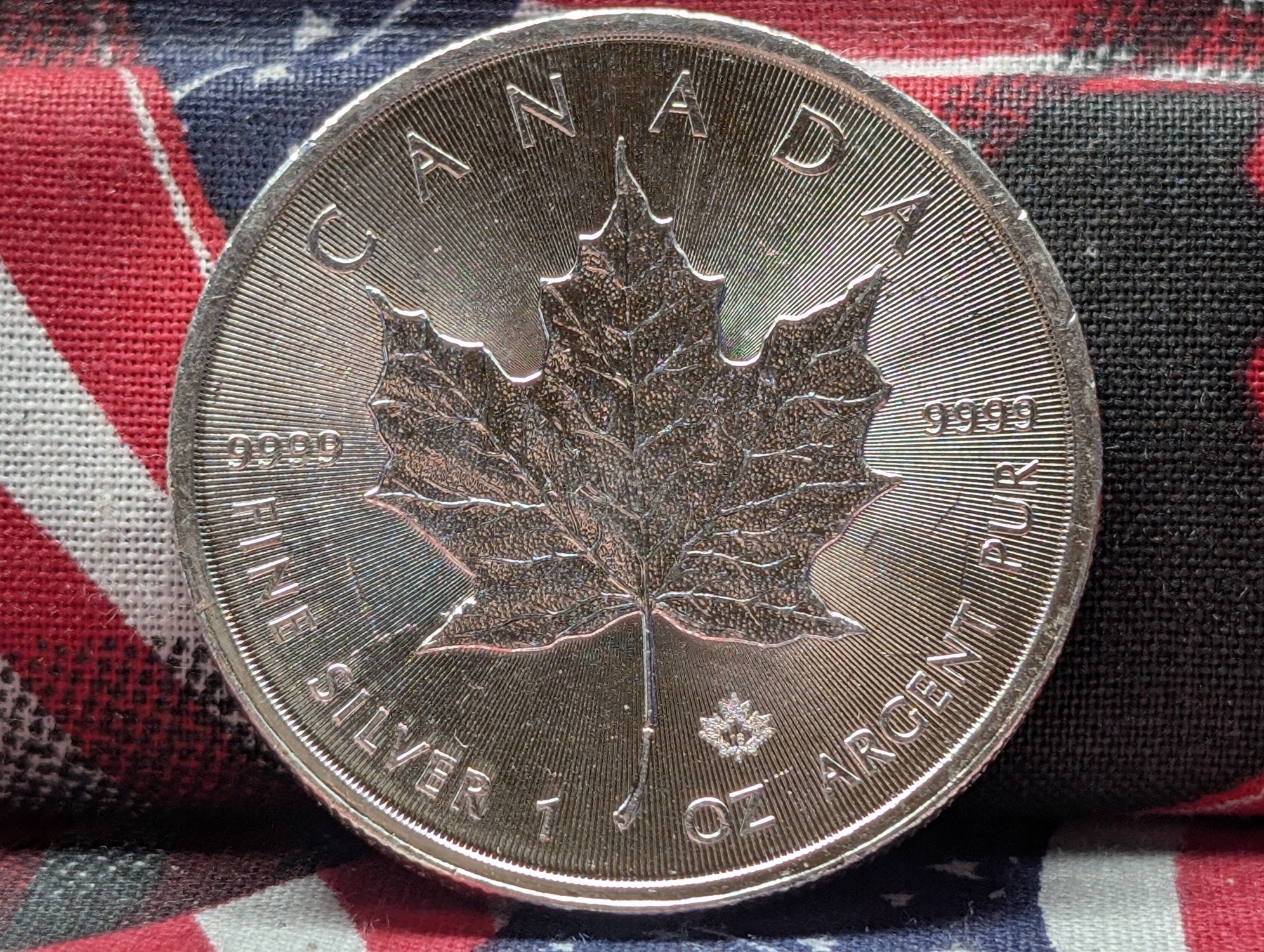 1 oz. .9999 FINE SILVER 2018 Canada $5 Maple Leaf Round