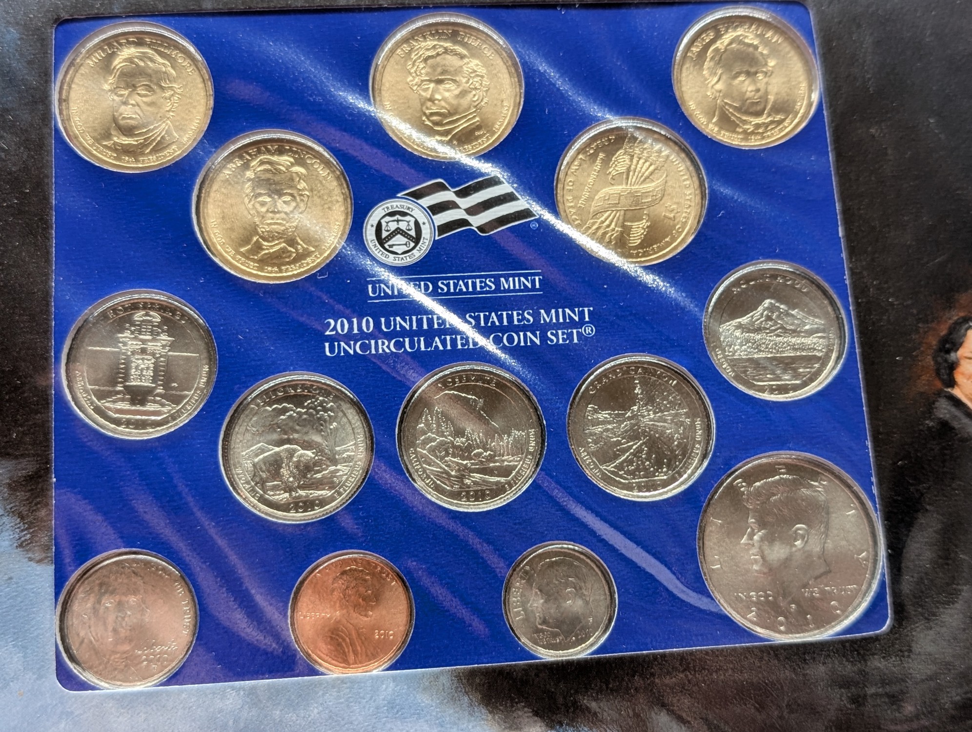 2010-P Only U.S. Uncirculated Mint Set With Stamps