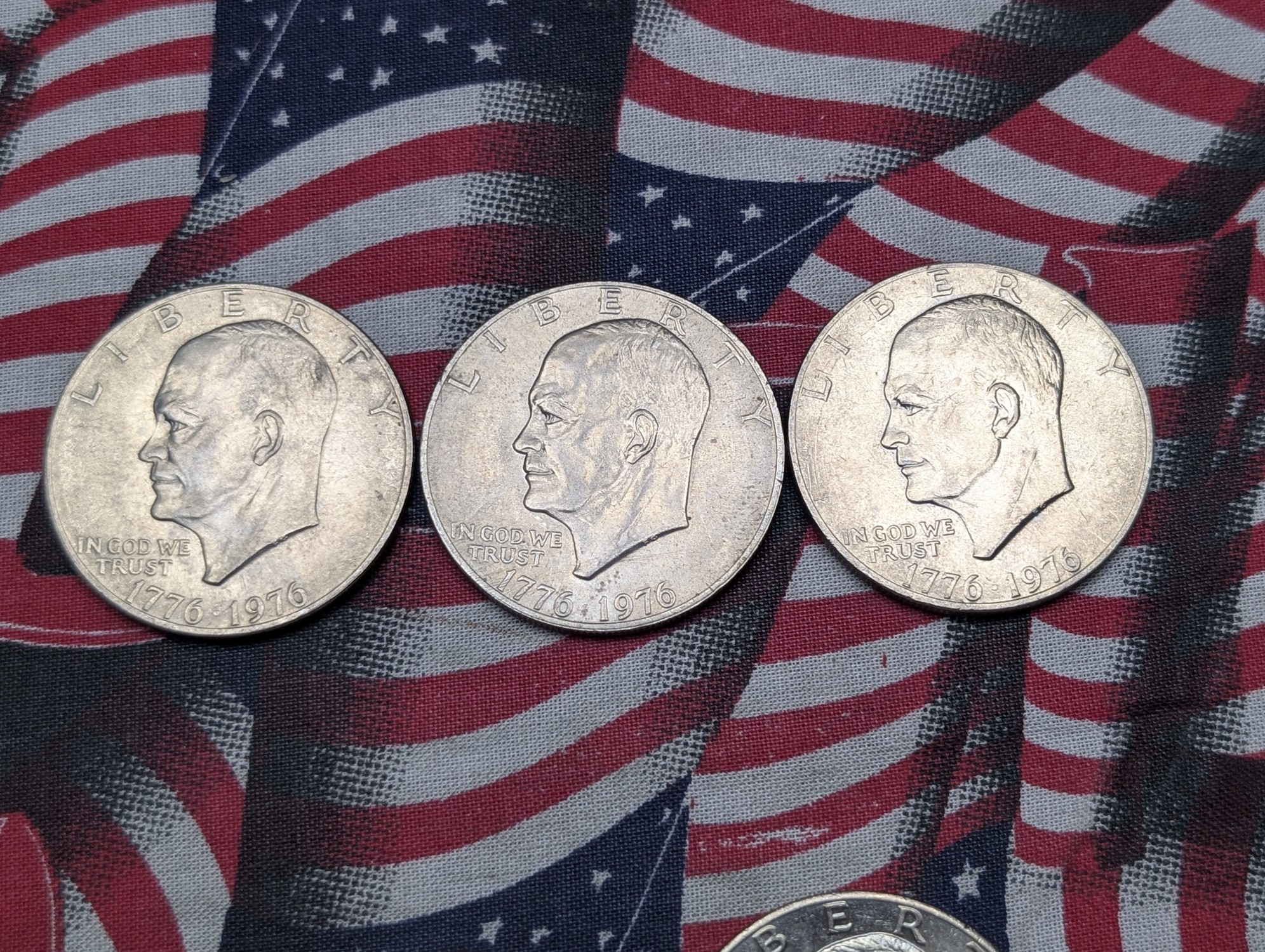 (5) 1976 Bicentennial Eisenhower Dollars