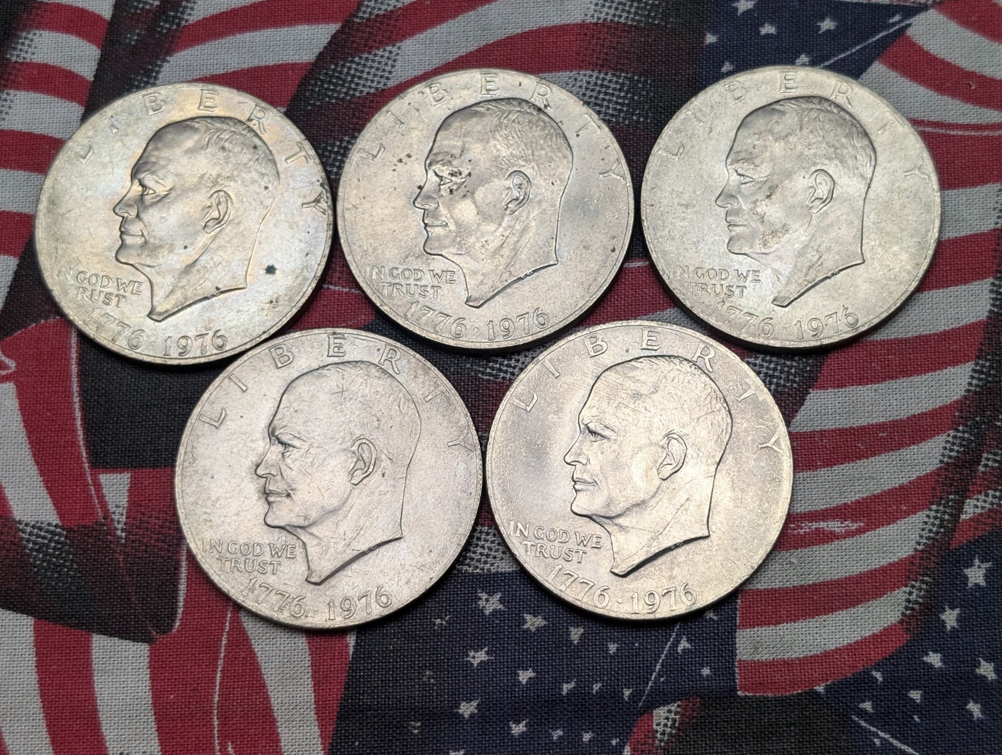 (5) 1976 Bicentennial Eisenhower Dollars