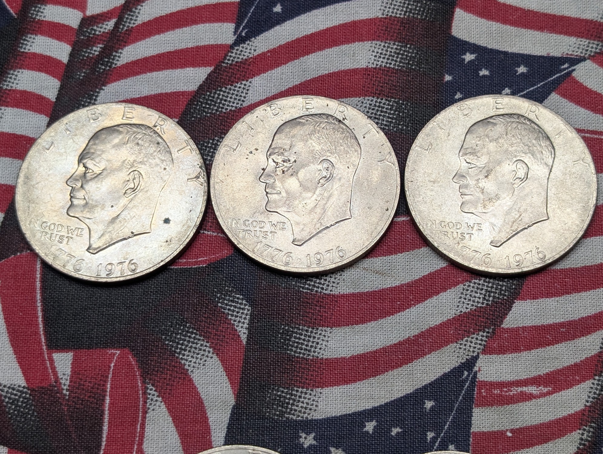 (5) 1976 Bicentennial Eisenhower Dollars