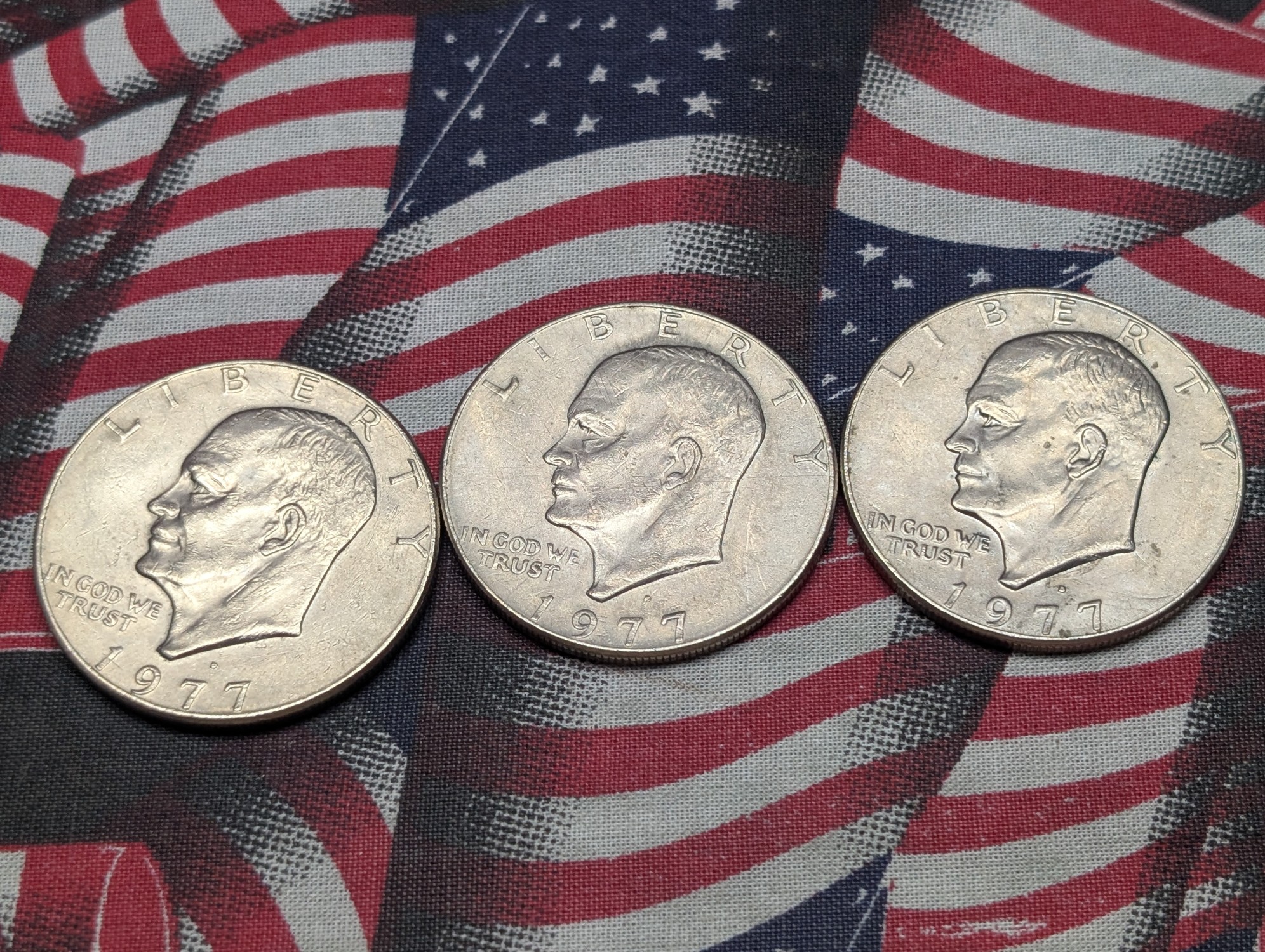 (5) 1977-D Eisenhower Dollars