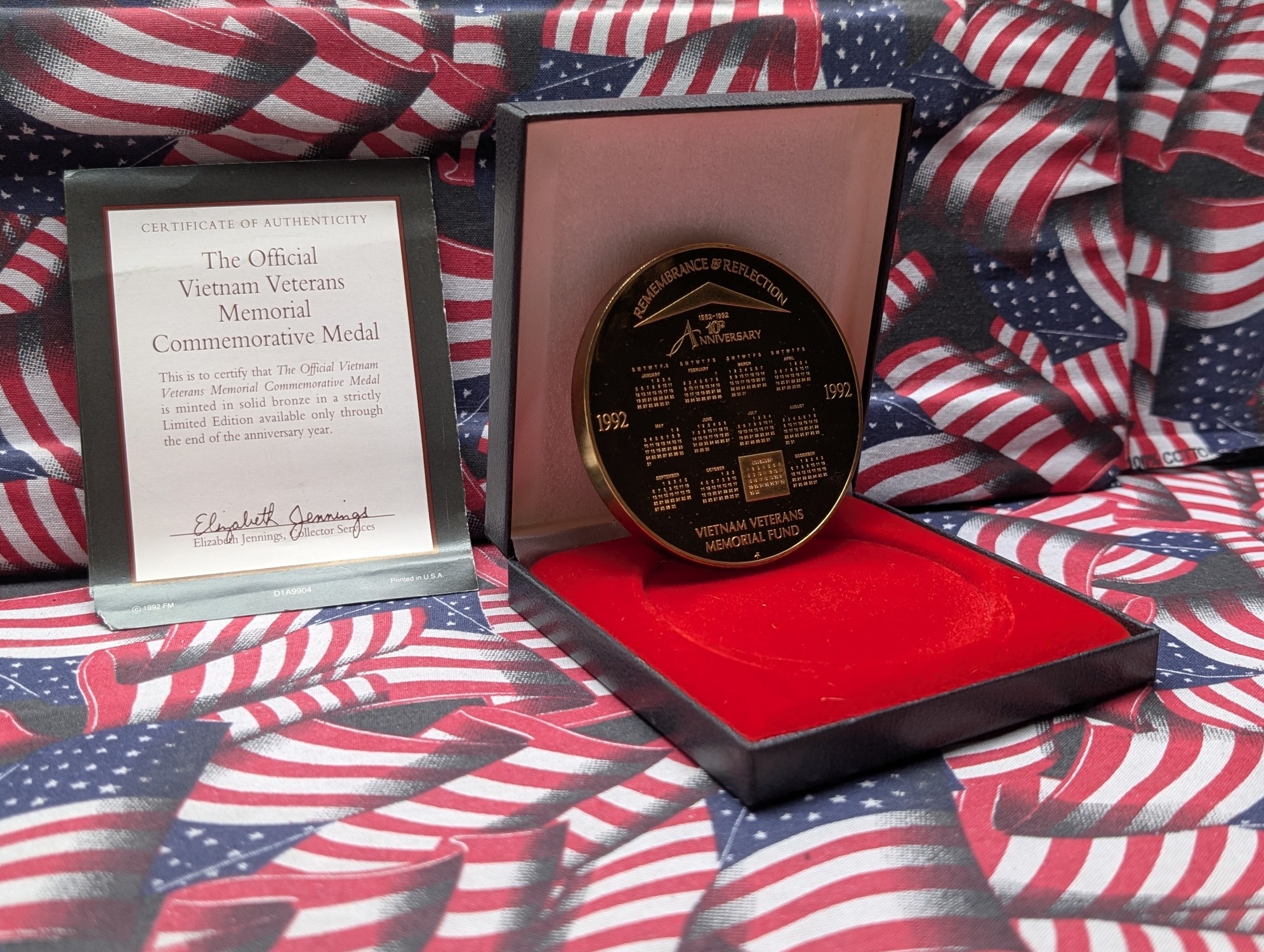 1992 Proof Vietnam Veterans Memorial Commemorative Medal in Display, By Franklin Mint - Solid Bronze 9.15 oz in Box w/ COA