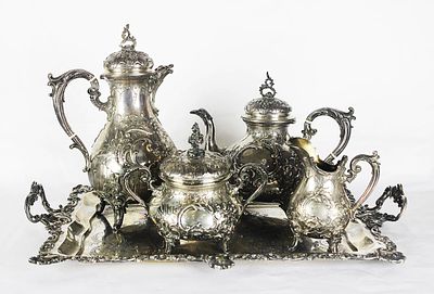 Фирма Bruckmann & S&ouml;hne (1806-1973)
Старинный серебряный чайно-кофейный сервиз с подносом в 