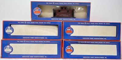 Modern Era AHM O gauge freight cars in original boxes, lightly run C7-8. Boxes show light wear 