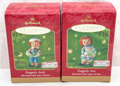 Hallmark Keepsake Ornaments lot of two 2001 Raggedy Ann and Raggedy Andy. This is a super cute 